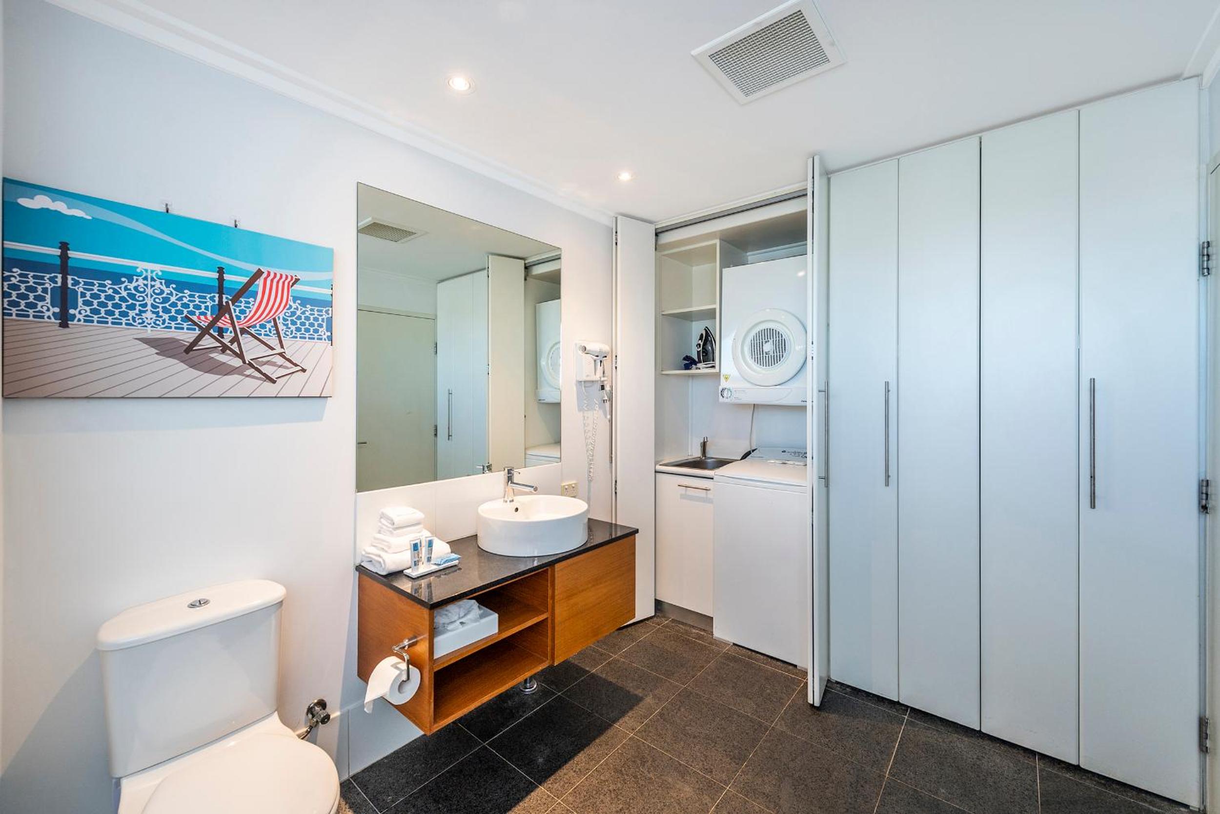A 406 FANTASTIC OCEAN BEACH and MARINA VIEW APT - MANDURAH