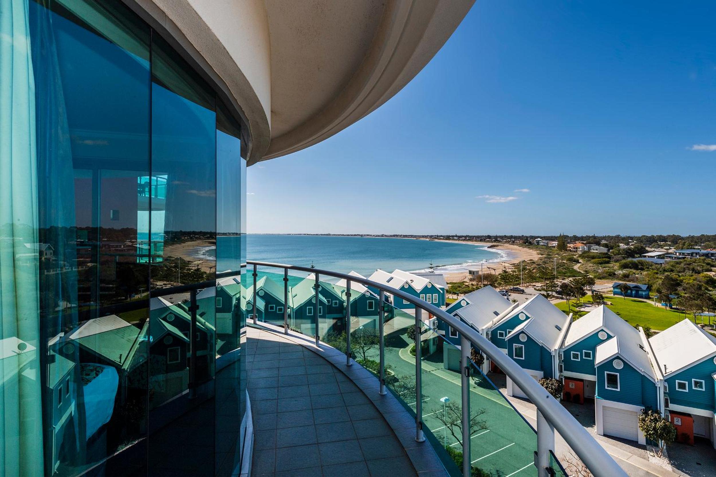 A 406 FANTASTIC OCEAN BEACH and MARINA VIEW APT - MANDURAH