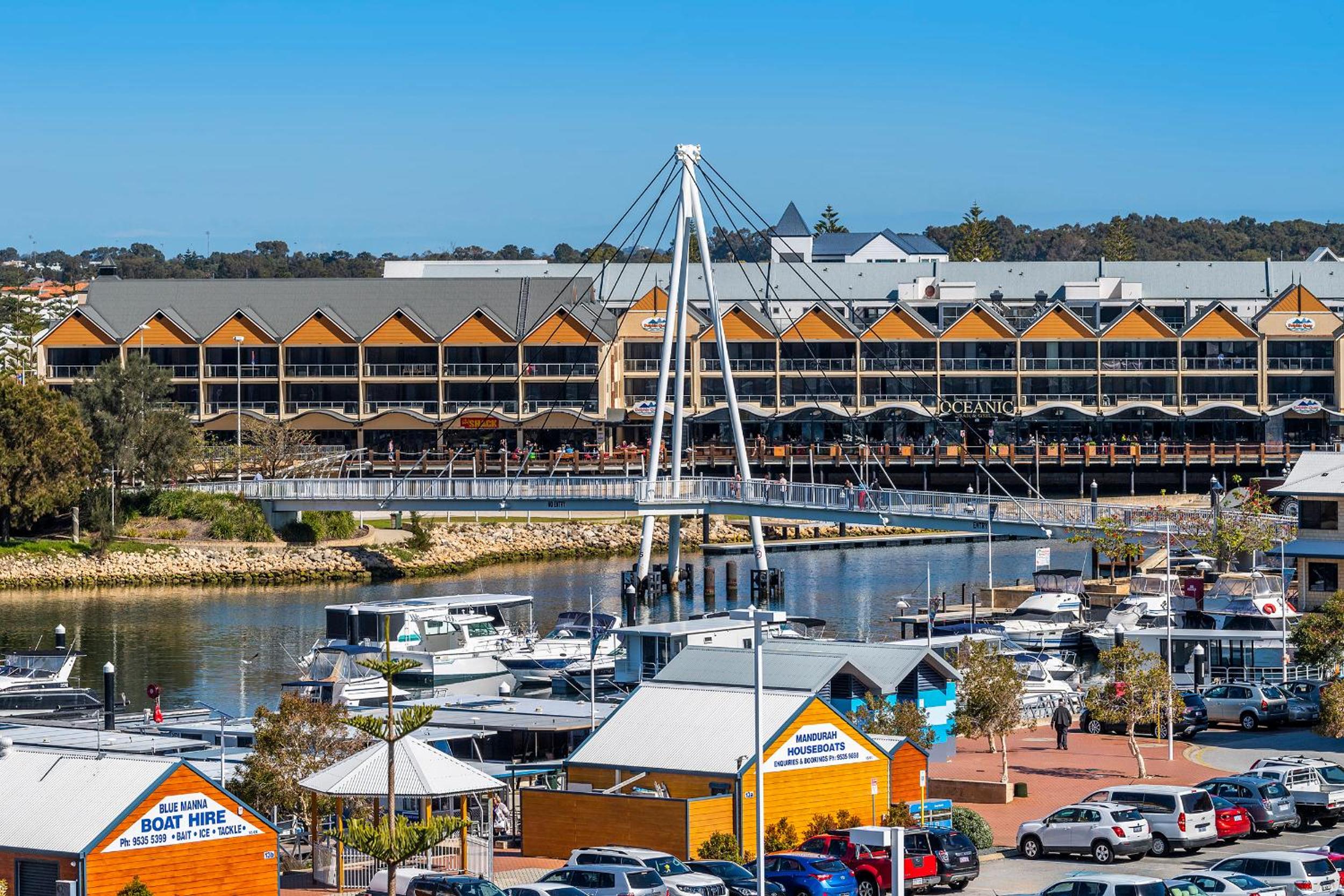 A 406 FANTASTIC OCEAN BEACH and MARINA VIEW APT - MANDURAH