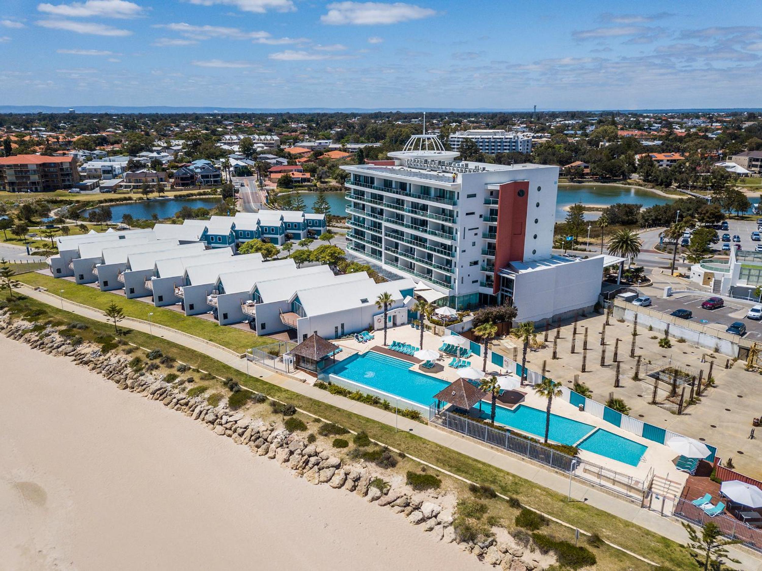 A 406 FANTASTIC OCEAN BEACH and MARINA VIEW APT - MANDURAH