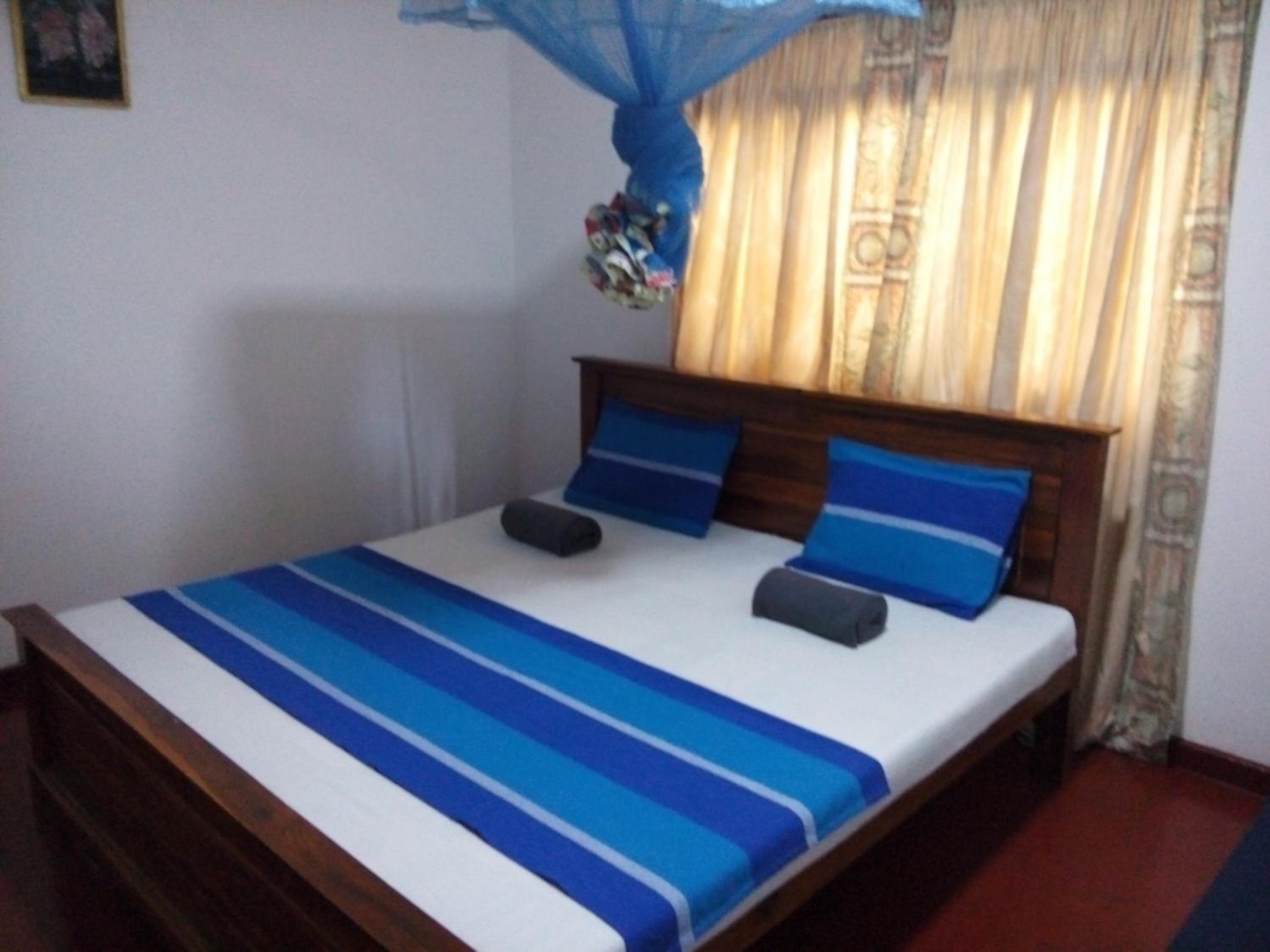 Lake House Homestay