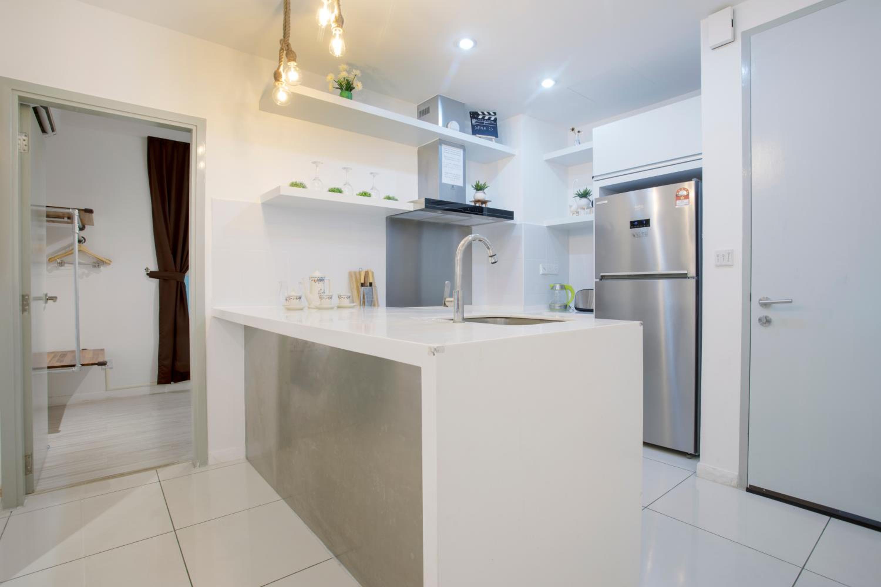 Rustic DIY Sutera Avenue Residence