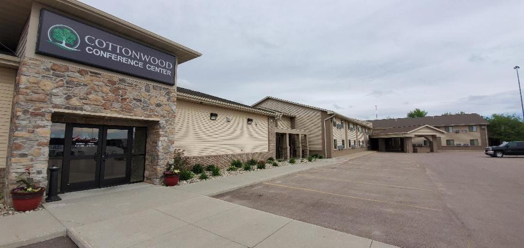 Cottonwood Inn and Conference Center view 2
