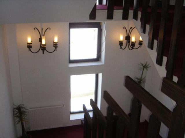 Photo 33