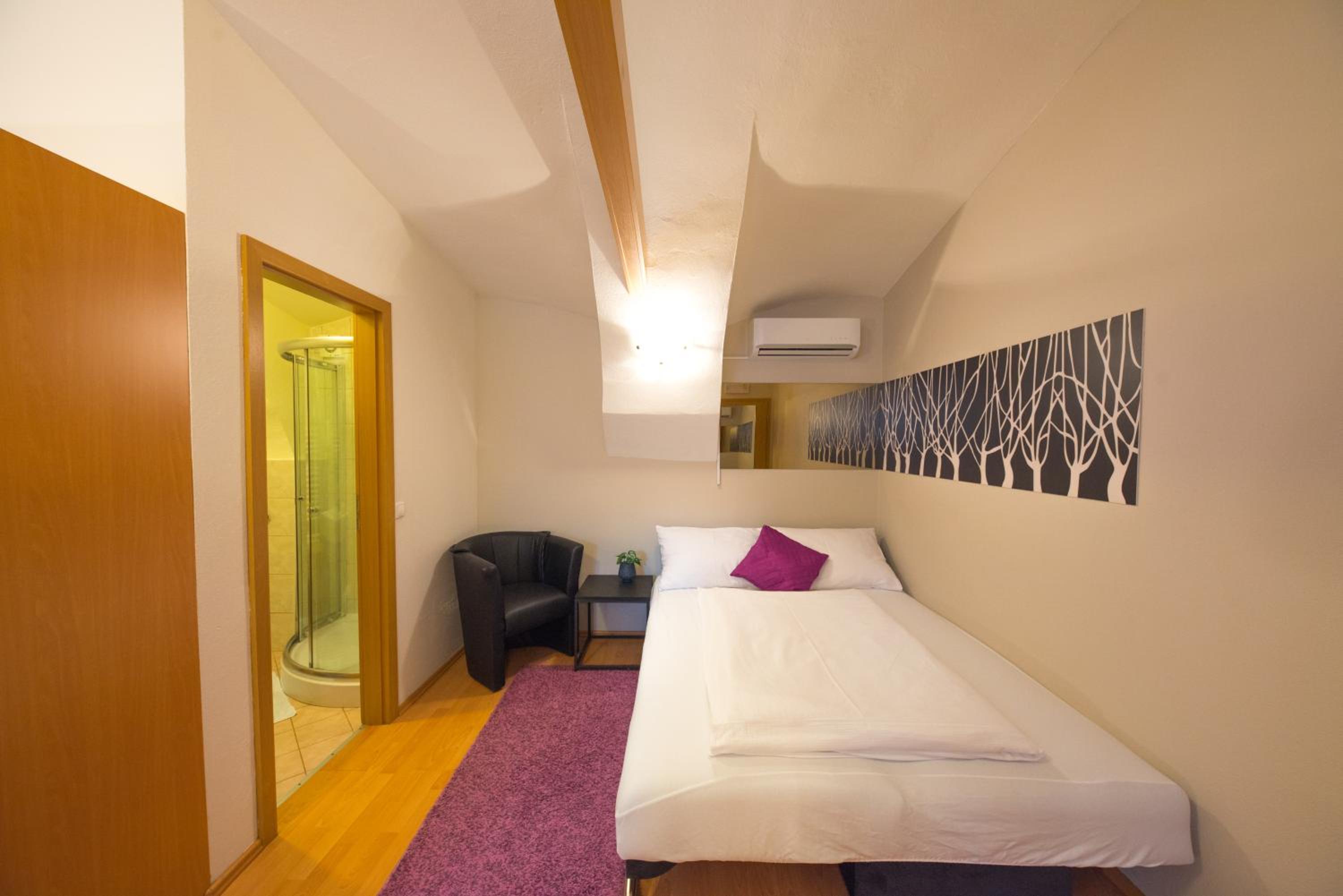 Rooms & Apartments Kepic, AIRPORT accomodation