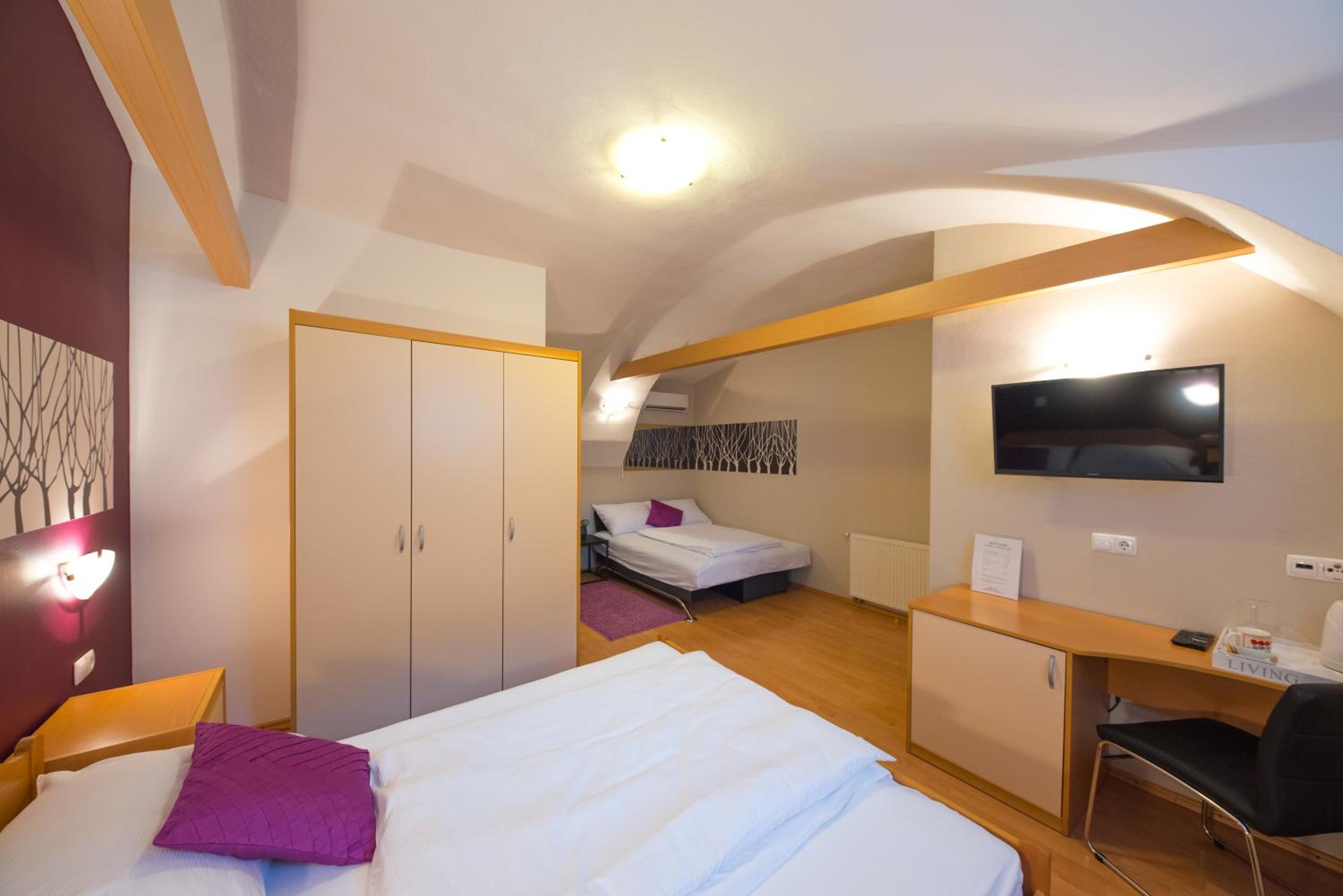 Rooms & Apartments Kepic, AIRPORT accomodation