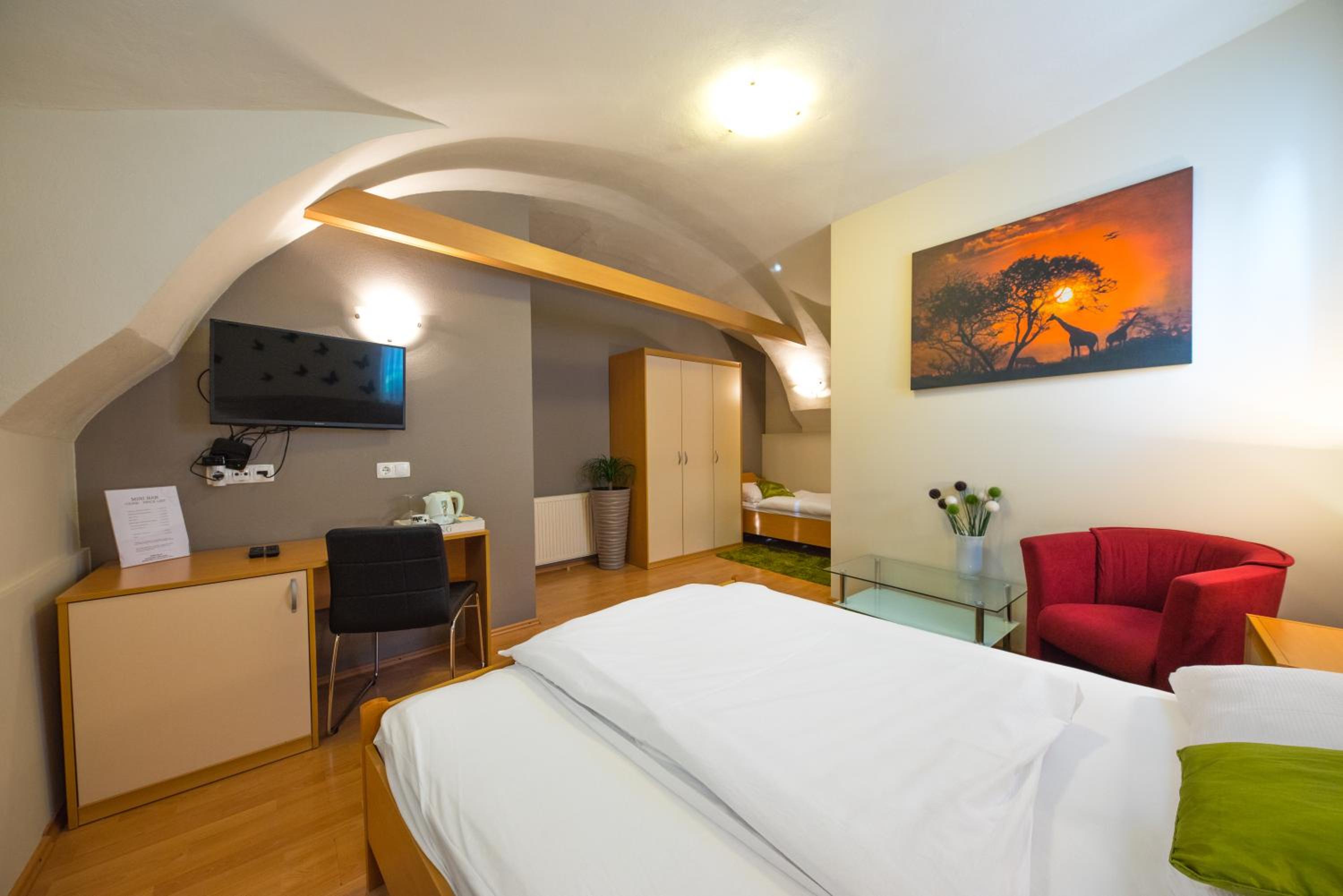 Rooms & Apartments Kepic, AIRPORT accomodation