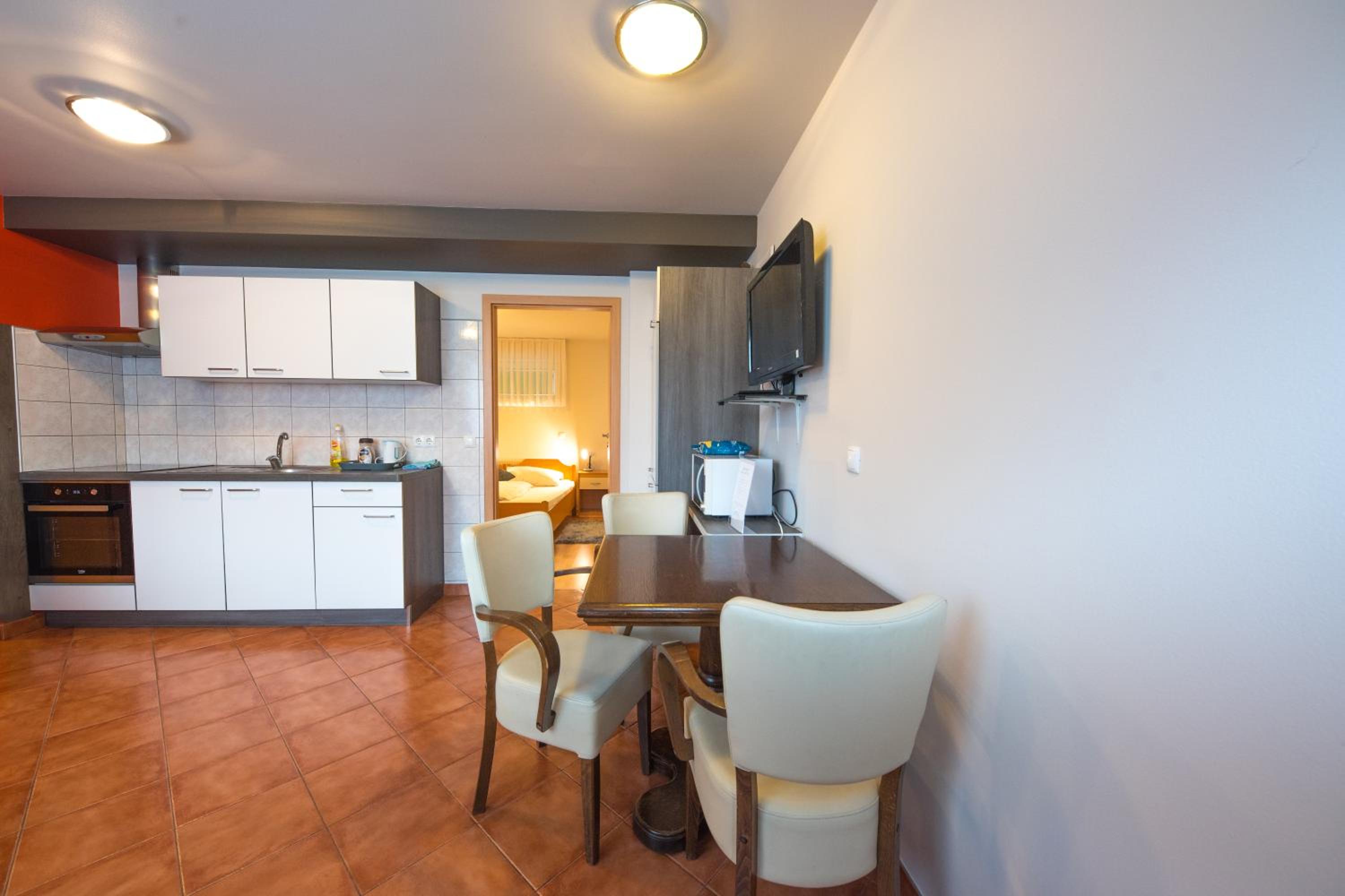 Rooms & Apartments Kepic, AIRPORT accomodation