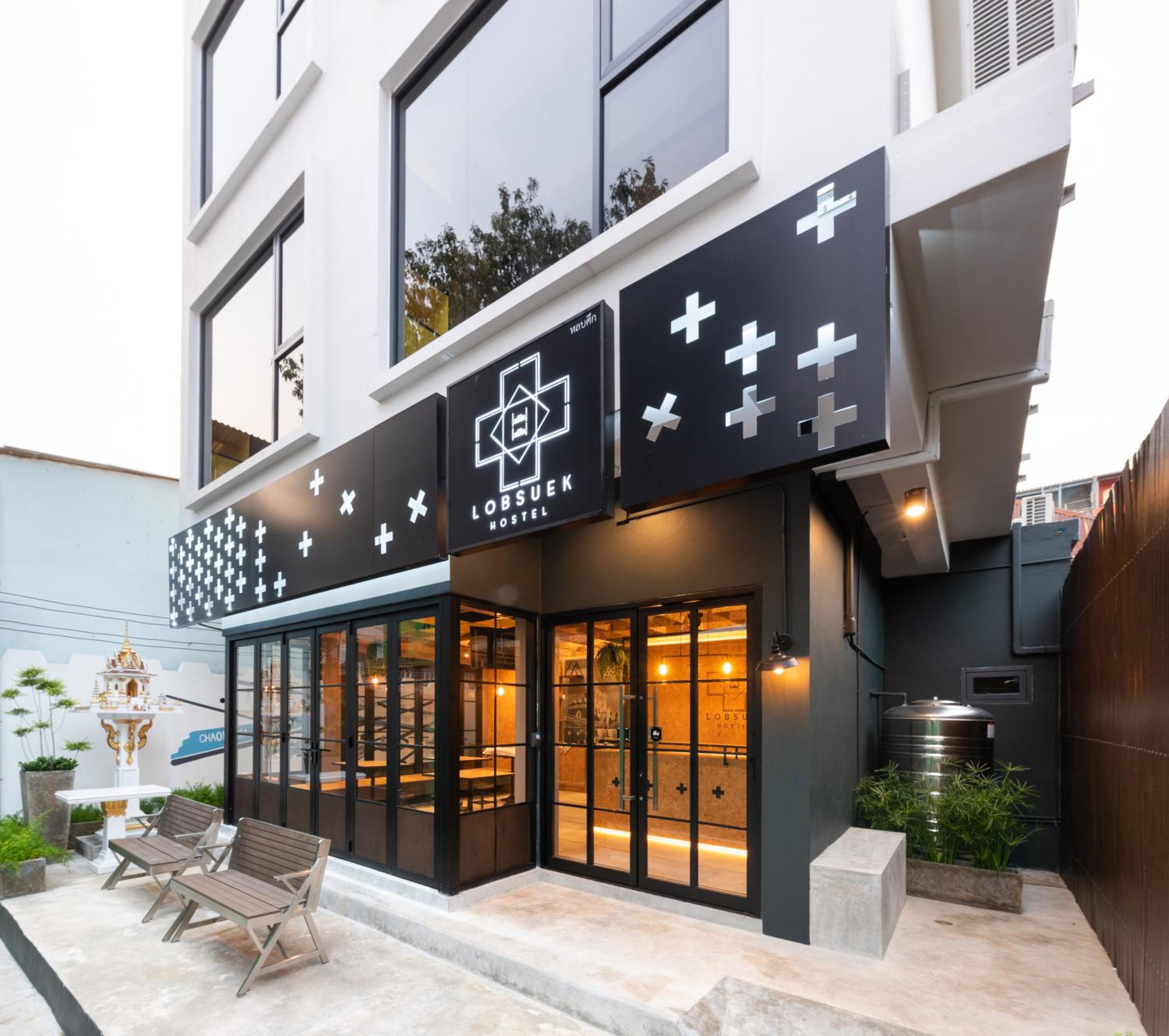 LOBSUEK Hostel