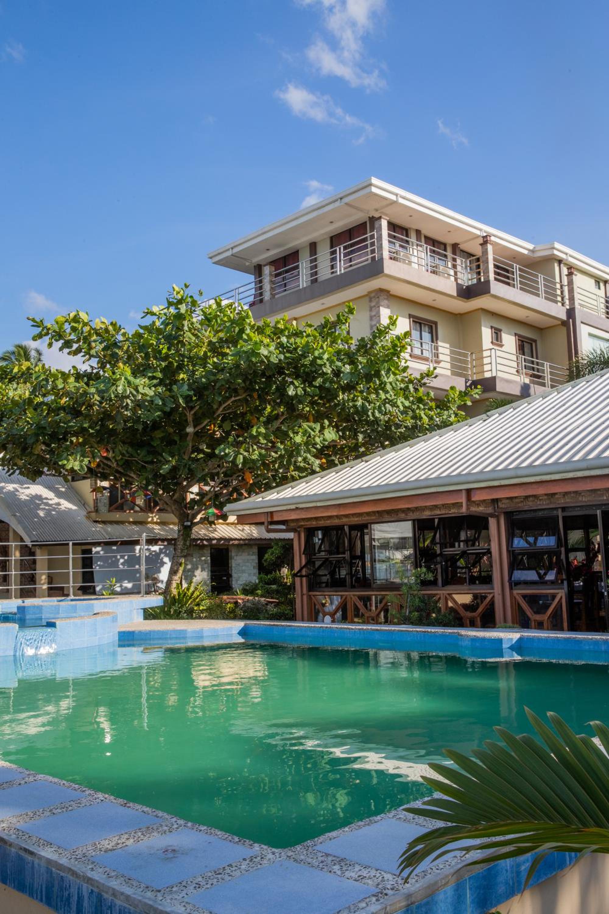 Rawis Resort Hotel and Restaurant