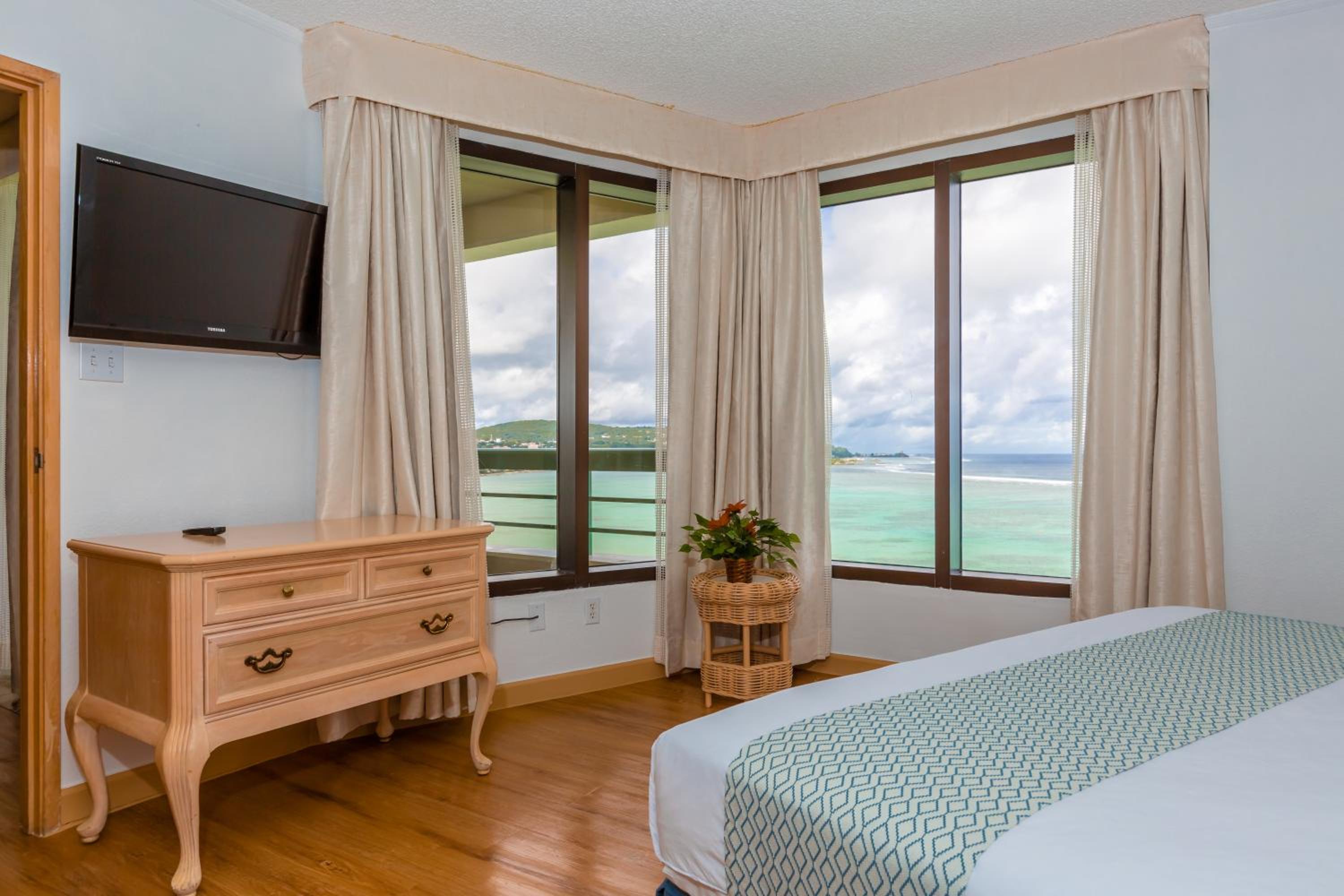 Alupang Beach Tower, photo 28