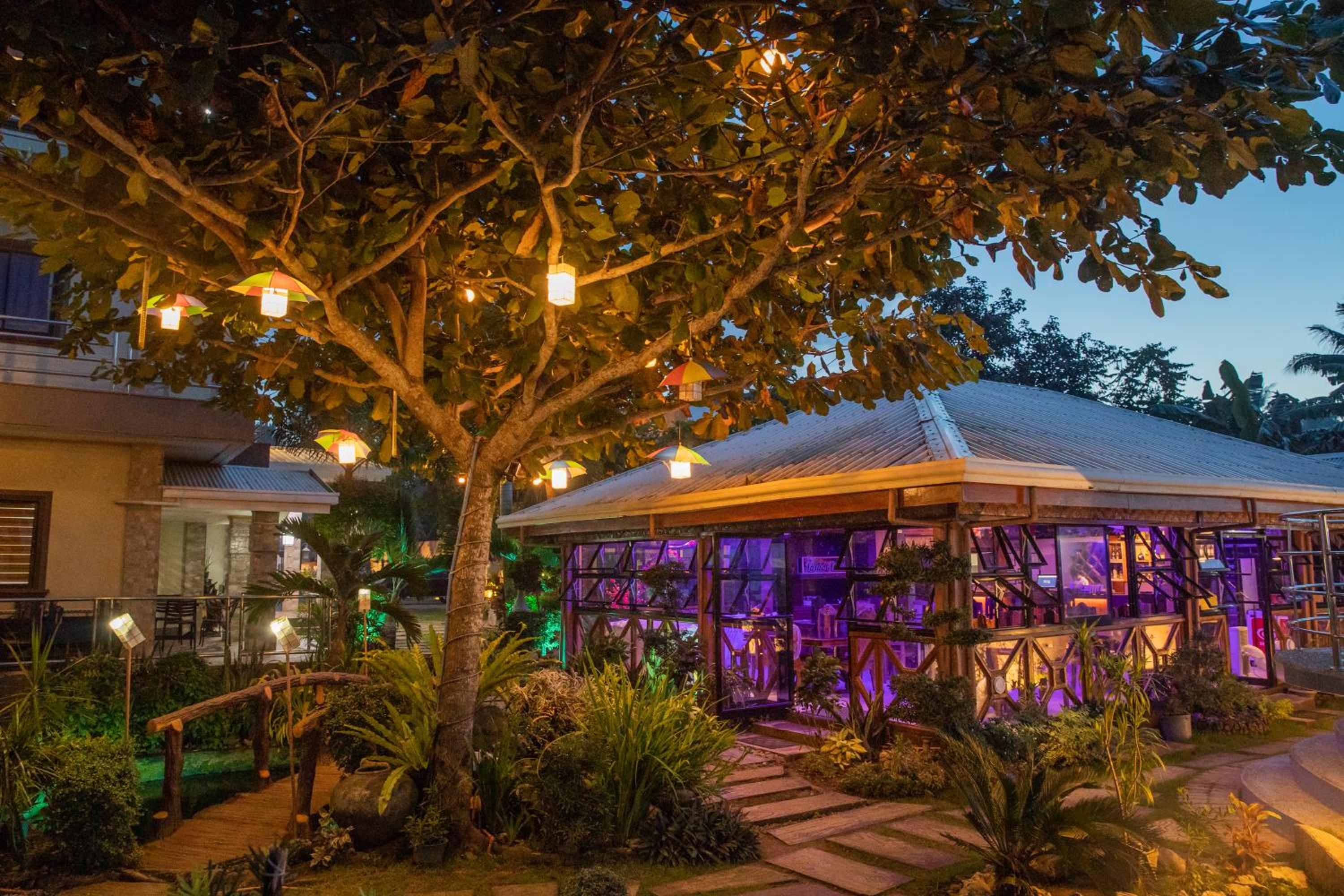 Rawis Resort Hotel and Restaurant