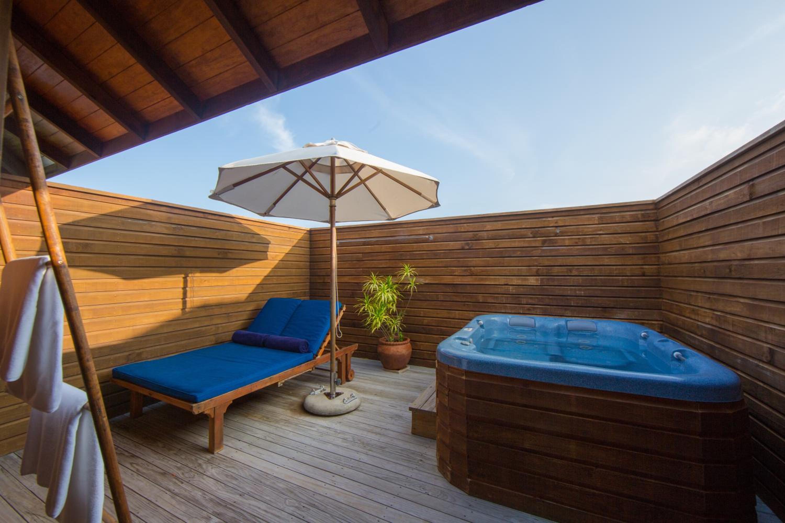 Vilamendhoo Island Resort & Spa photo 2