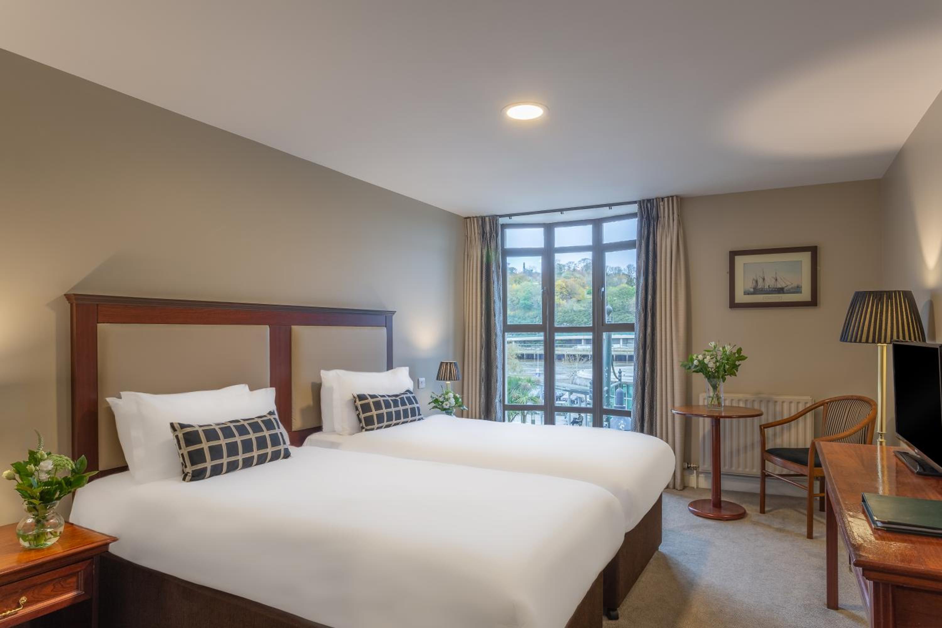 Waterford Vacations - Dooley's Hotel - Property Image 4