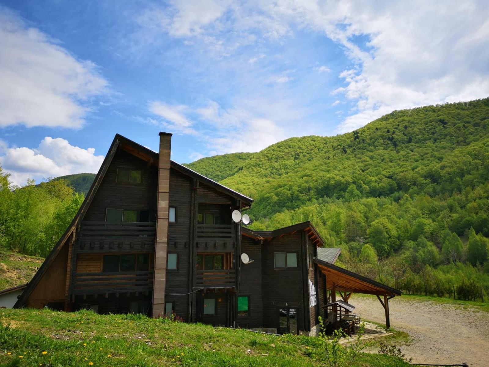 PENSIUNEA IZVORUL BUCURIEI view 4