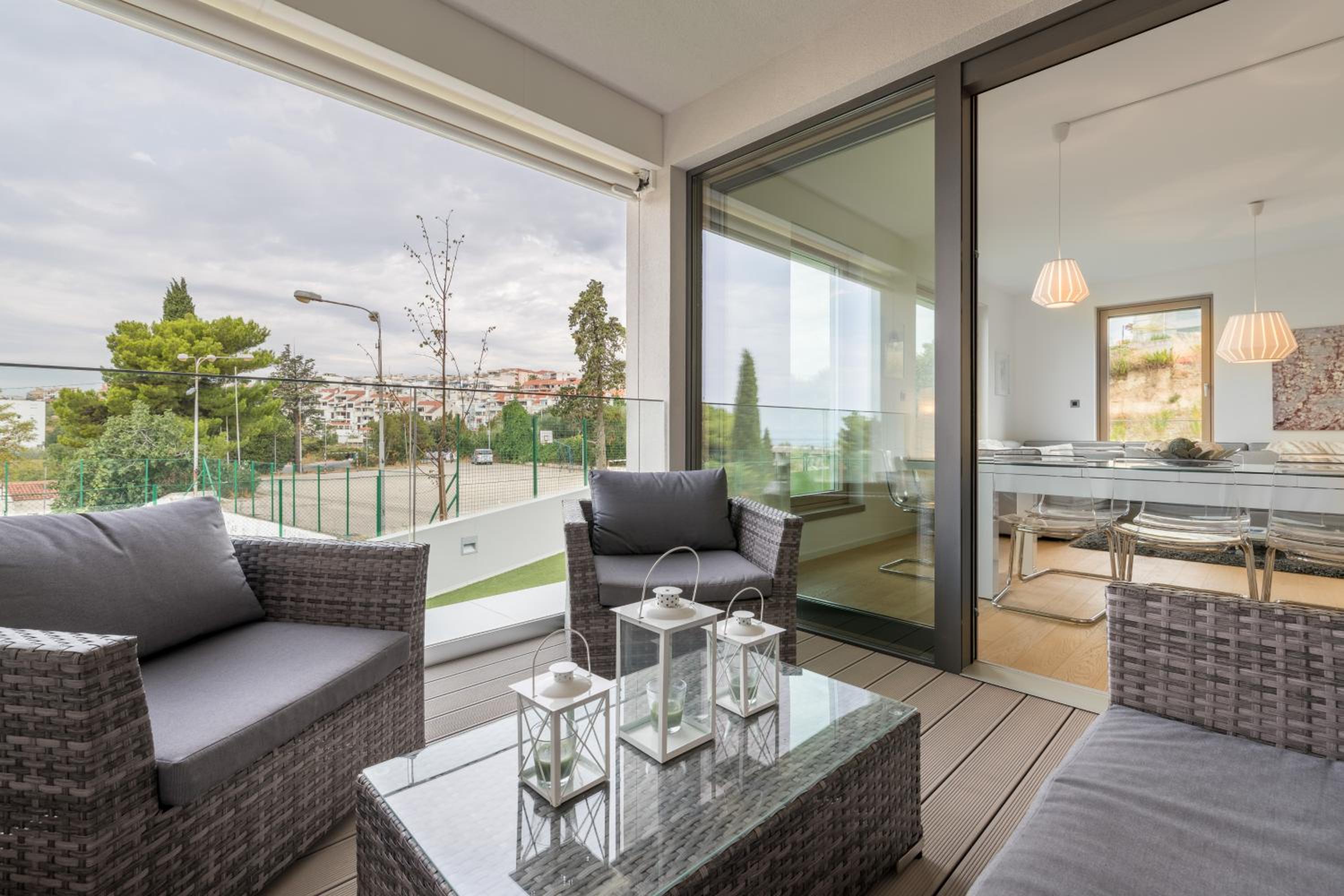 The Majestic Bel Etage Upscale Apartment with Pool view 2