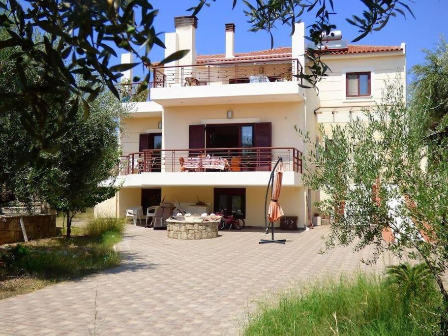 Avia, house with privillaged view, 100 meters from the sea