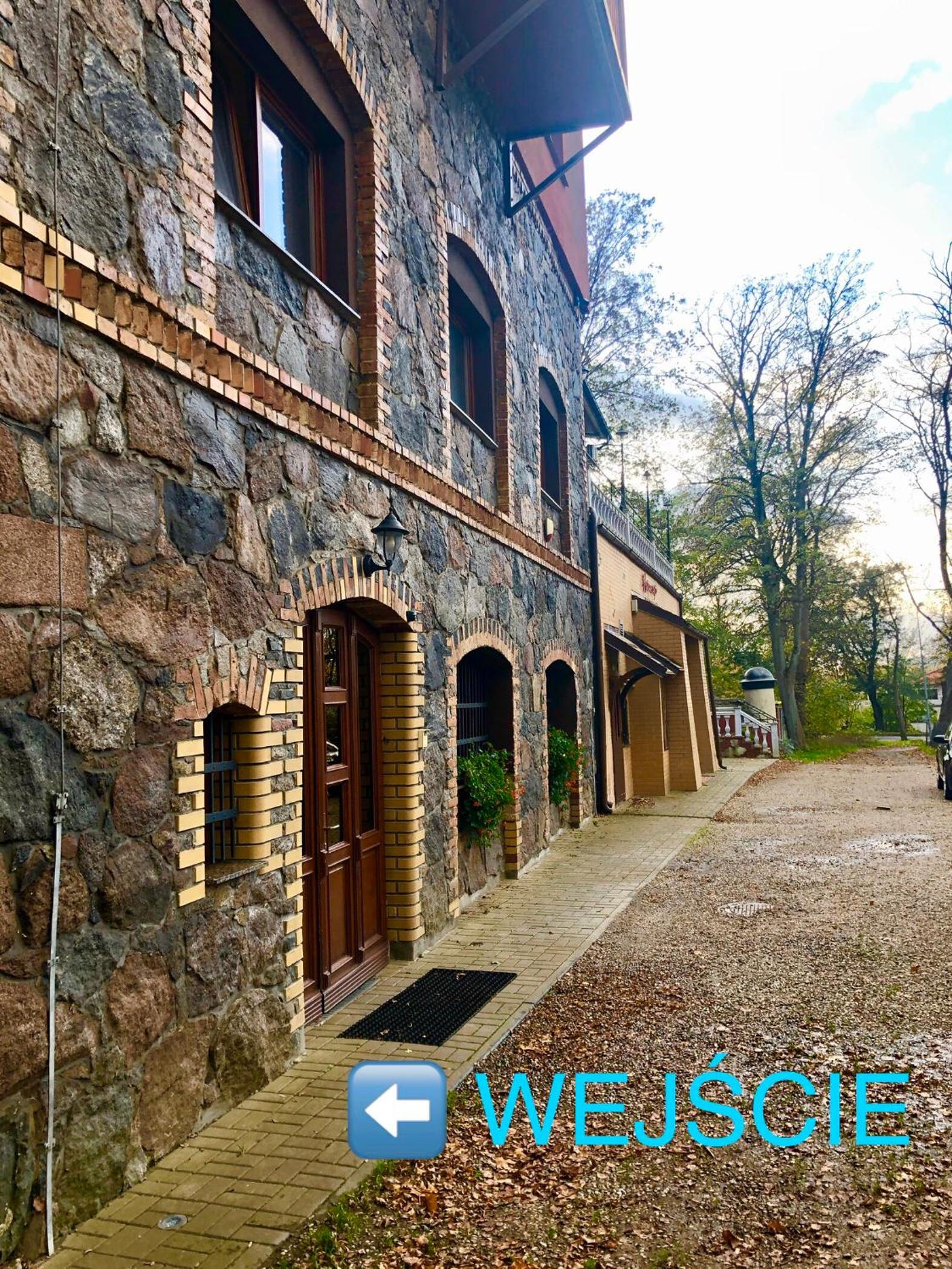 LAS SŁUPSKI PREMIUM PANORAMIC APARTAMENT A8 -- Salon balkon widok fotel masaż - - Smart TV55 Wifi Netflix pełna kuchnia -- sypialnia -- salon kąpielowy z T