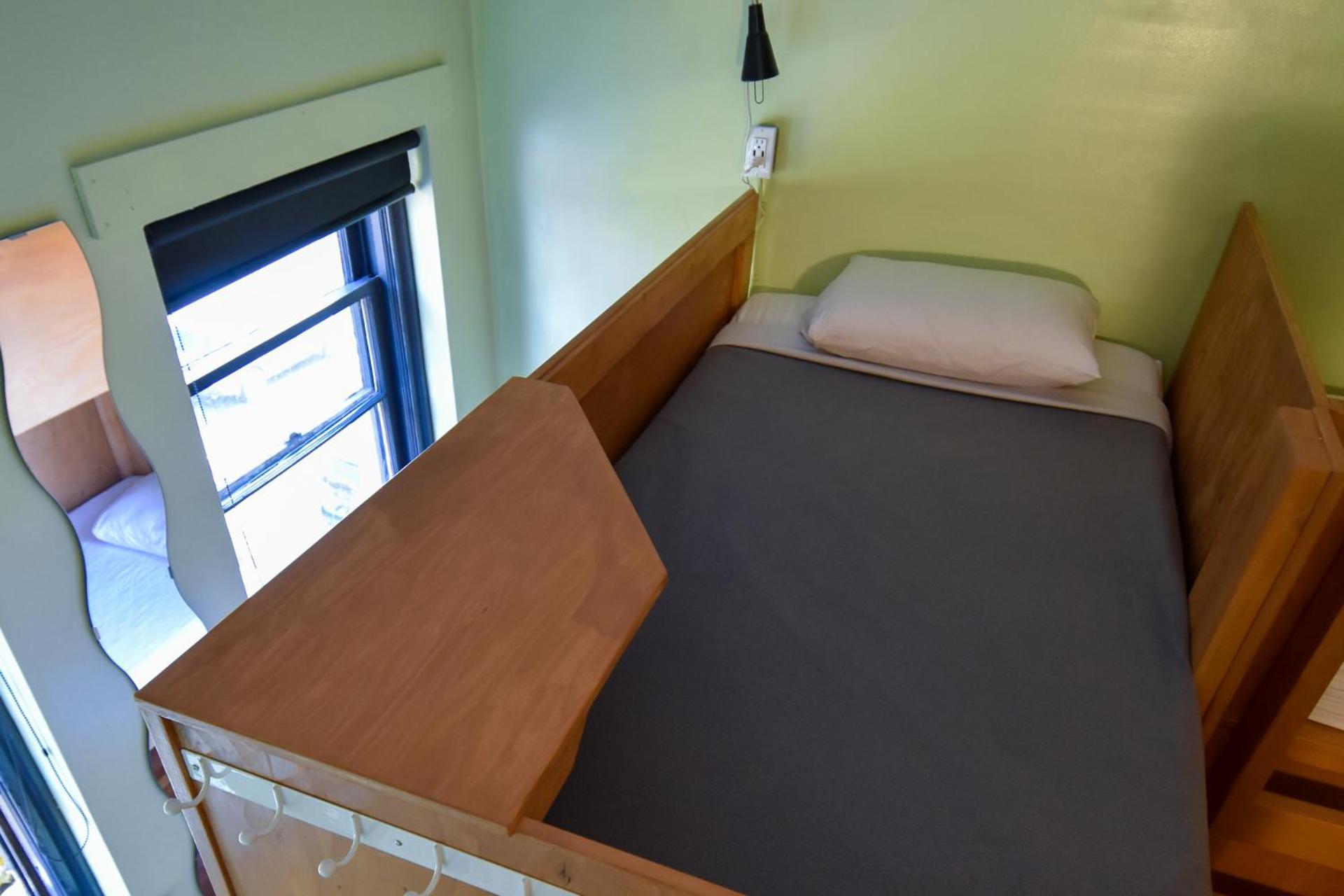 Ocean Island Inn | Backpackers | Suites
