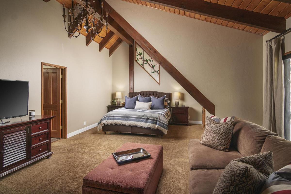 Treetop Cabin, Modern Luxe, 1700 sqft, Deck, View, Dogs, In Village, AC view 5