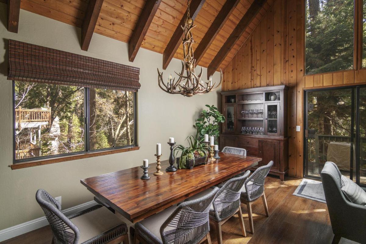 Treetop Cabin, Modern Luxe, 1700 sqft, Deck, View, Dogs, In Village, AC view 4