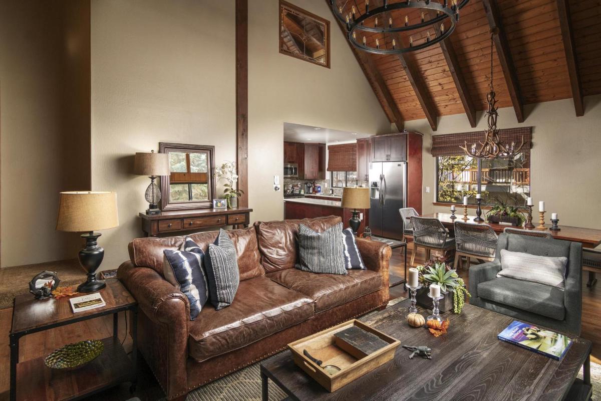 Treetop Cabin, Modern Luxe, 1700 sqft, Deck, View, Dogs, In Village, AC view 2