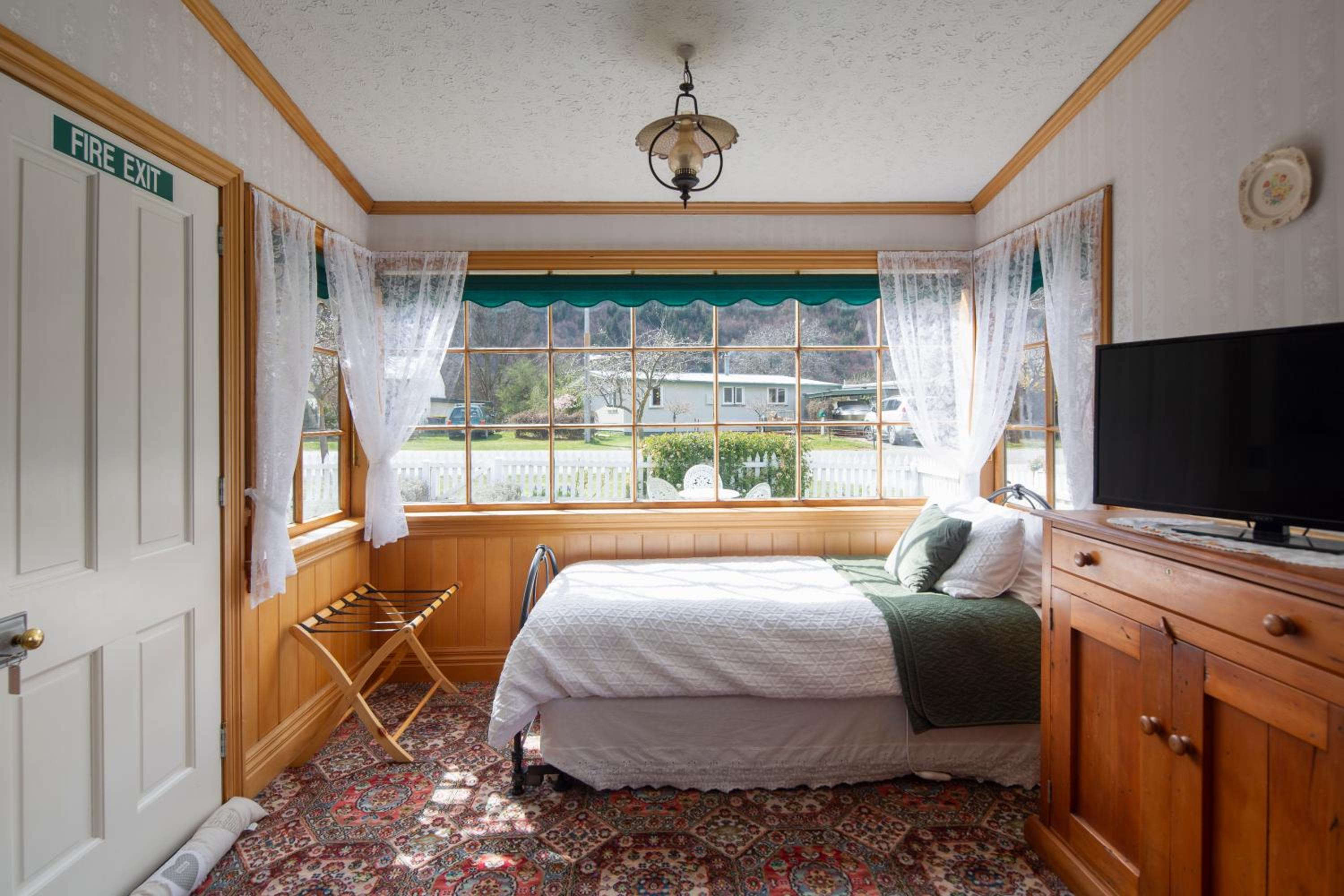 Settlers Cottage Motel