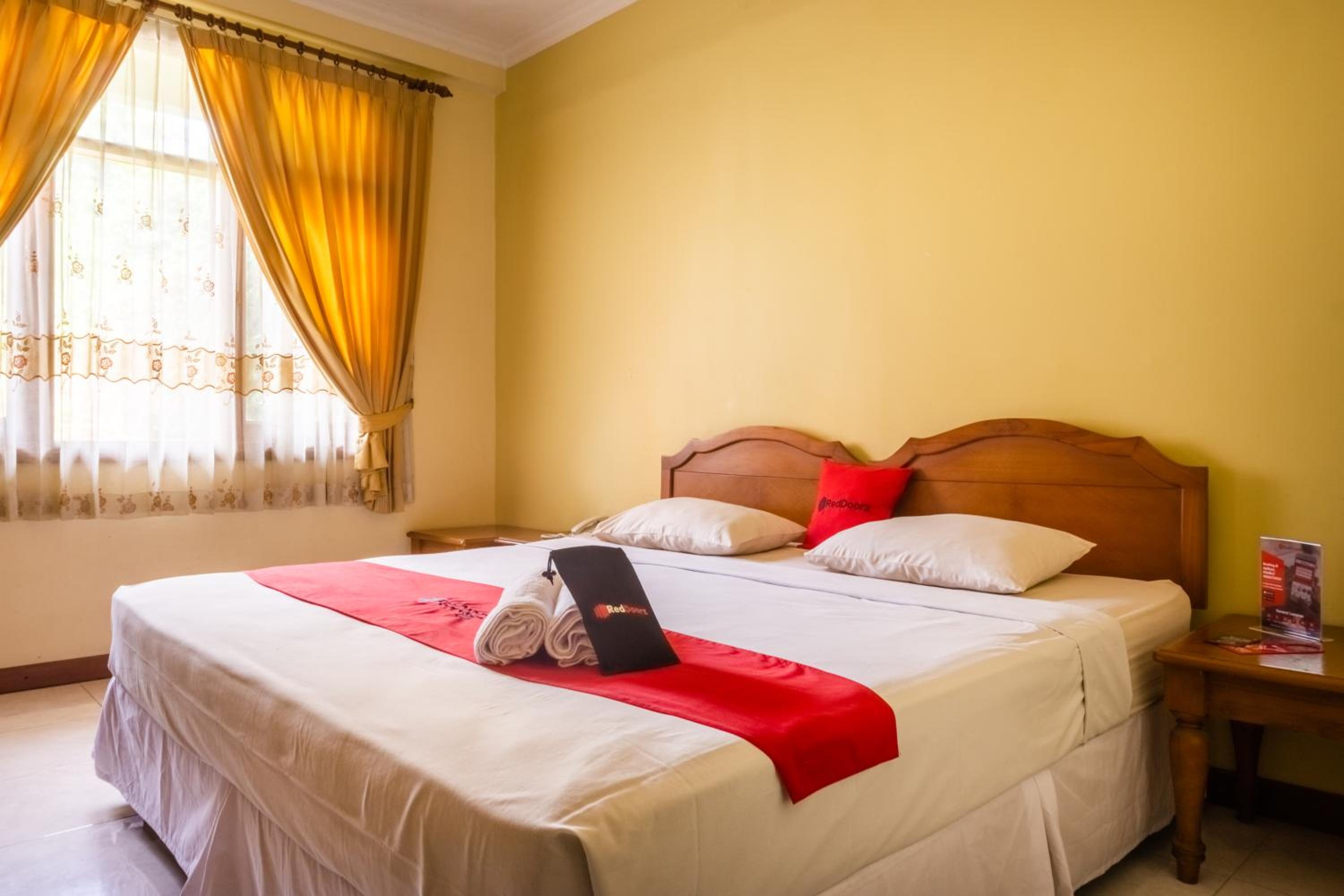 RedDoorz Plus near Brawijaya Museum, 말랑 - 10