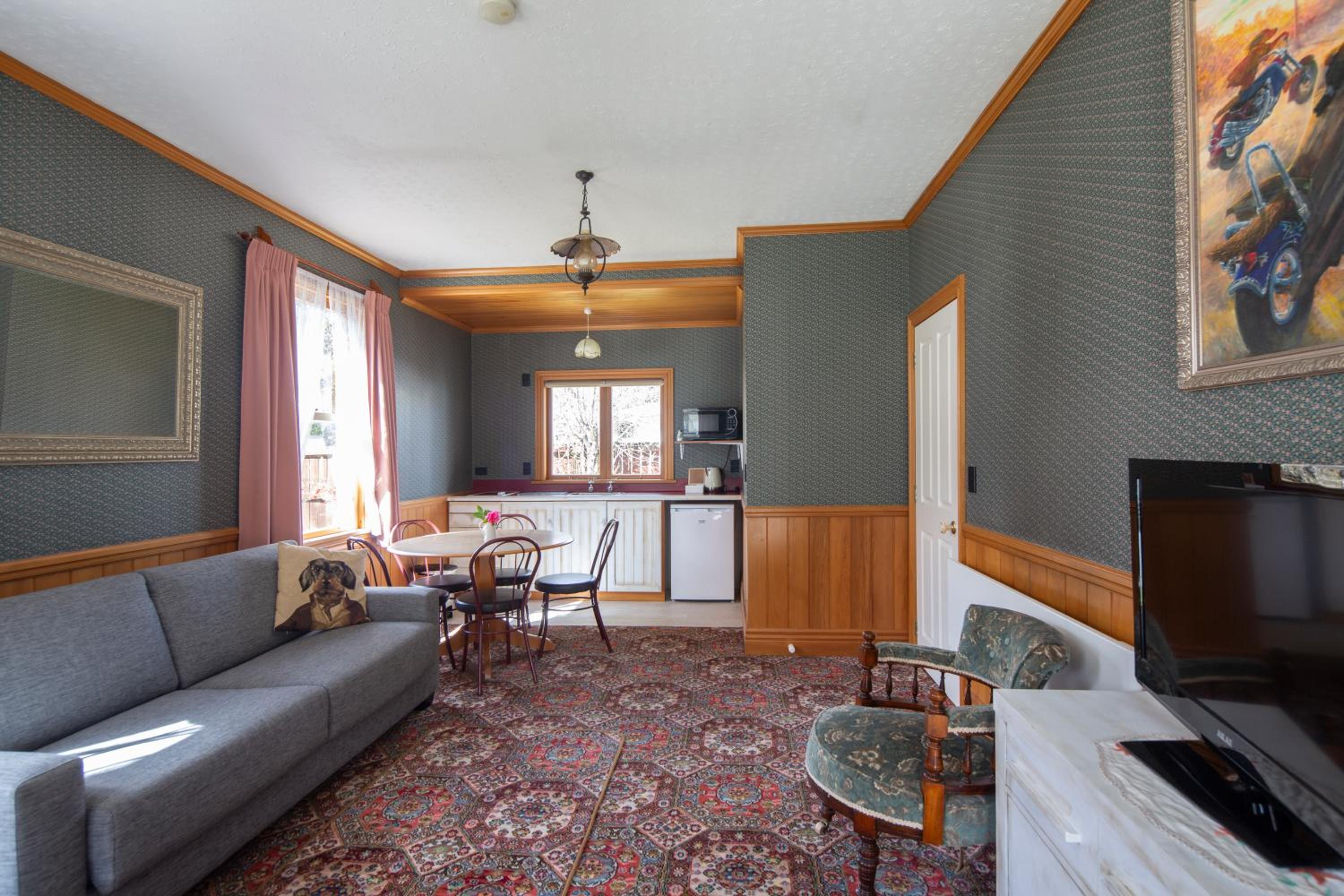 Settlers Cottage Motel