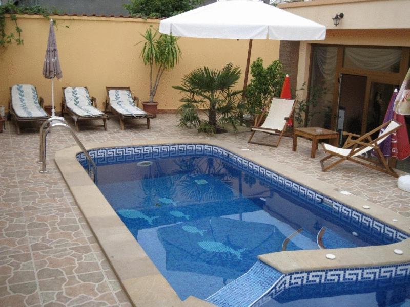 swimming pool