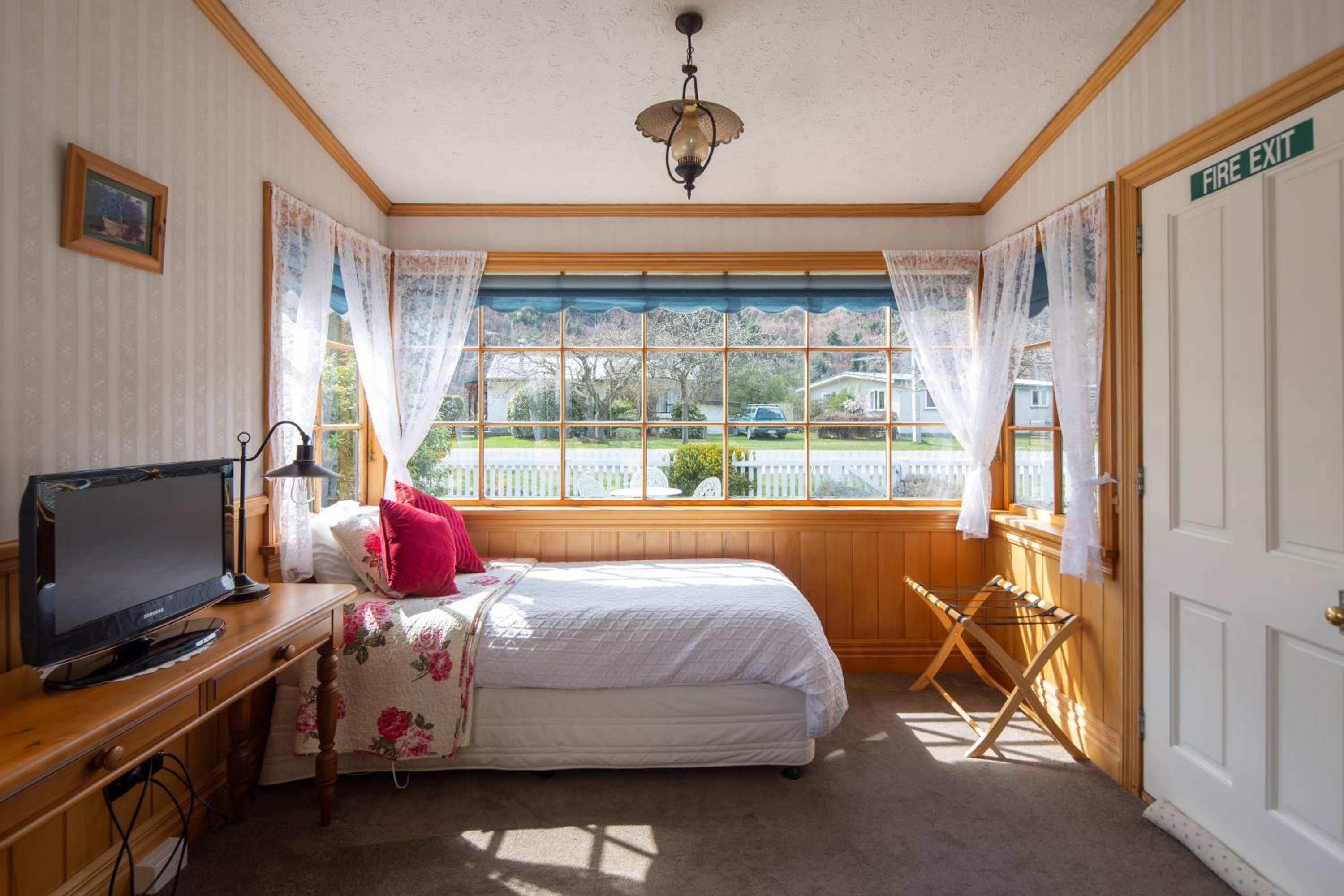 Settlers Cottage Motel