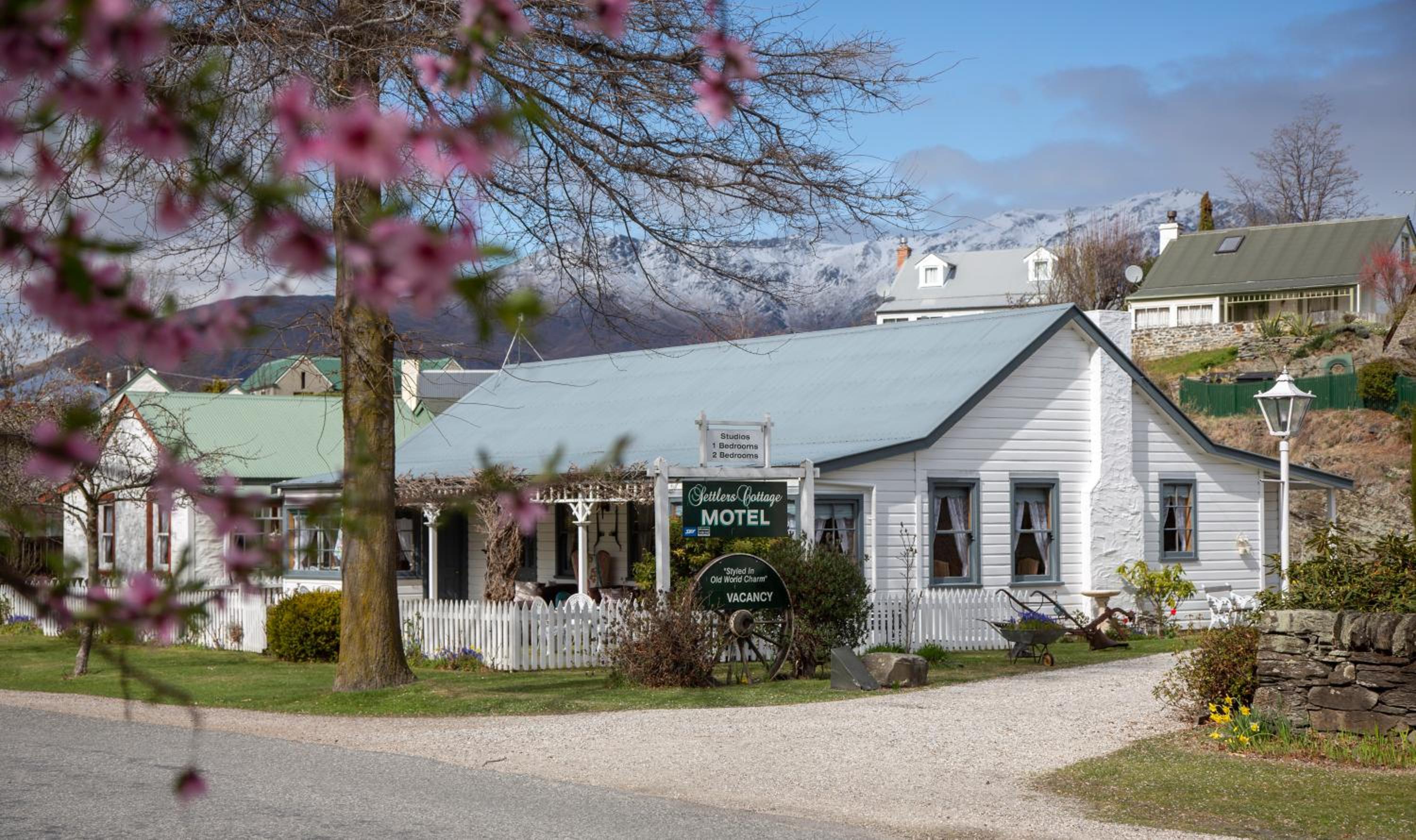 Settlers Cottage Motel