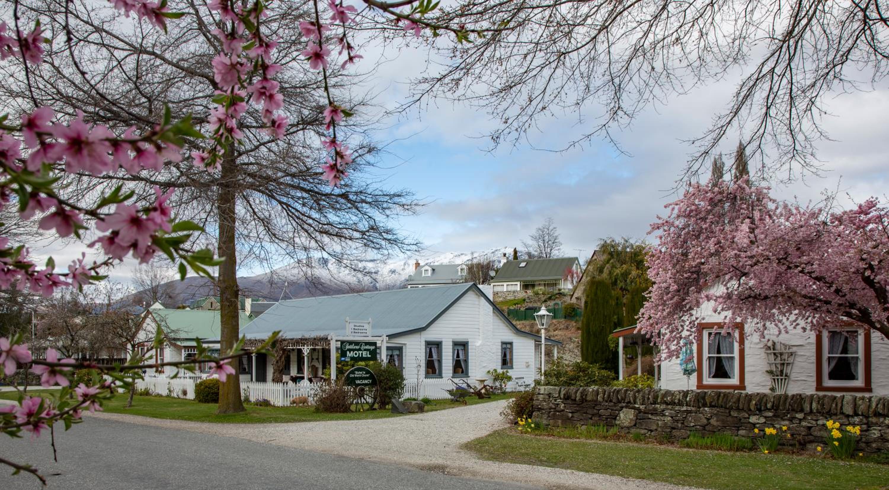 Settlers Cottage Motel