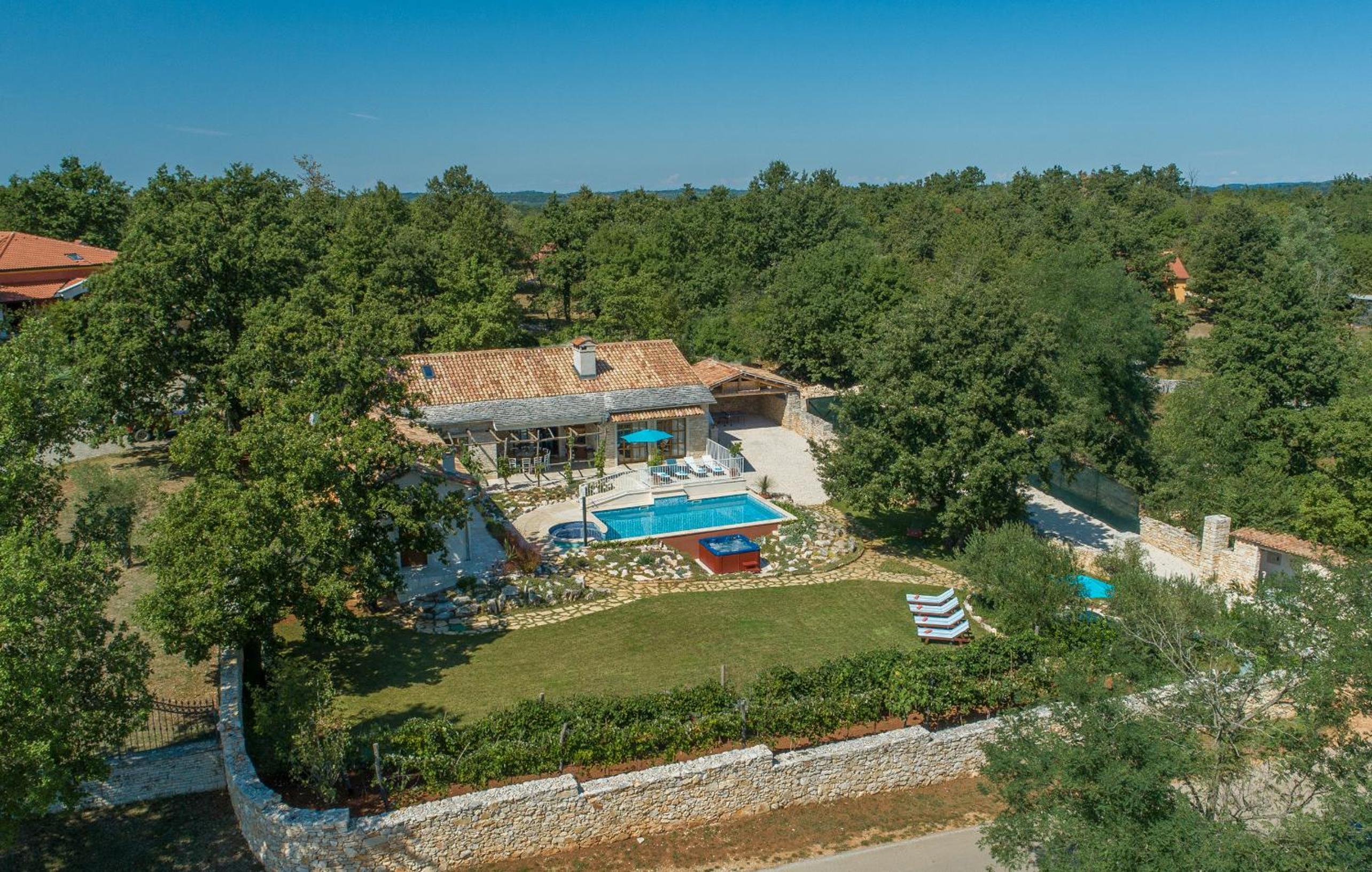 Family Villa Lipica with private pool and jacuzzi - main view