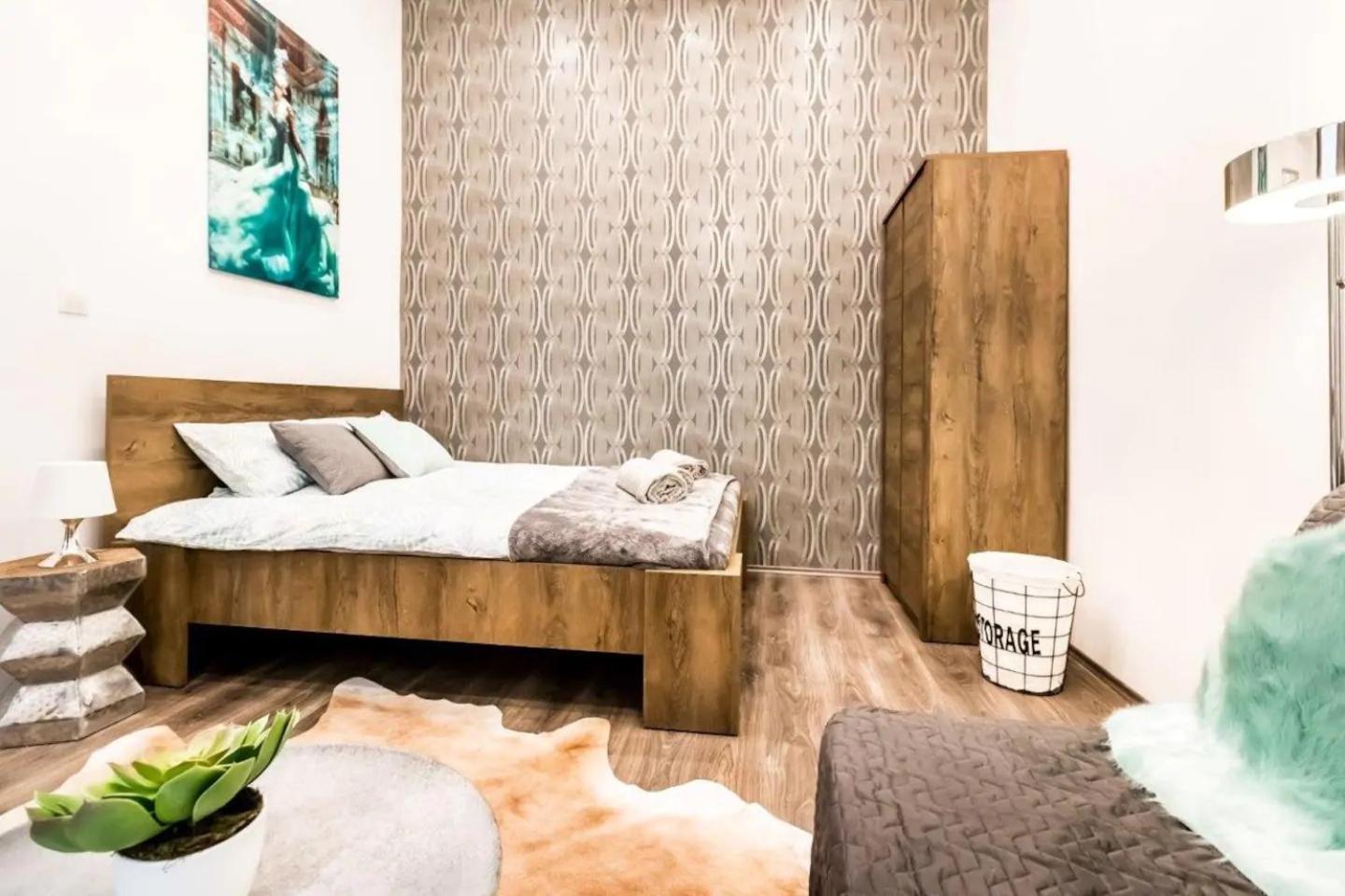 Amazon Apartment near the famous party Boulevard view 2