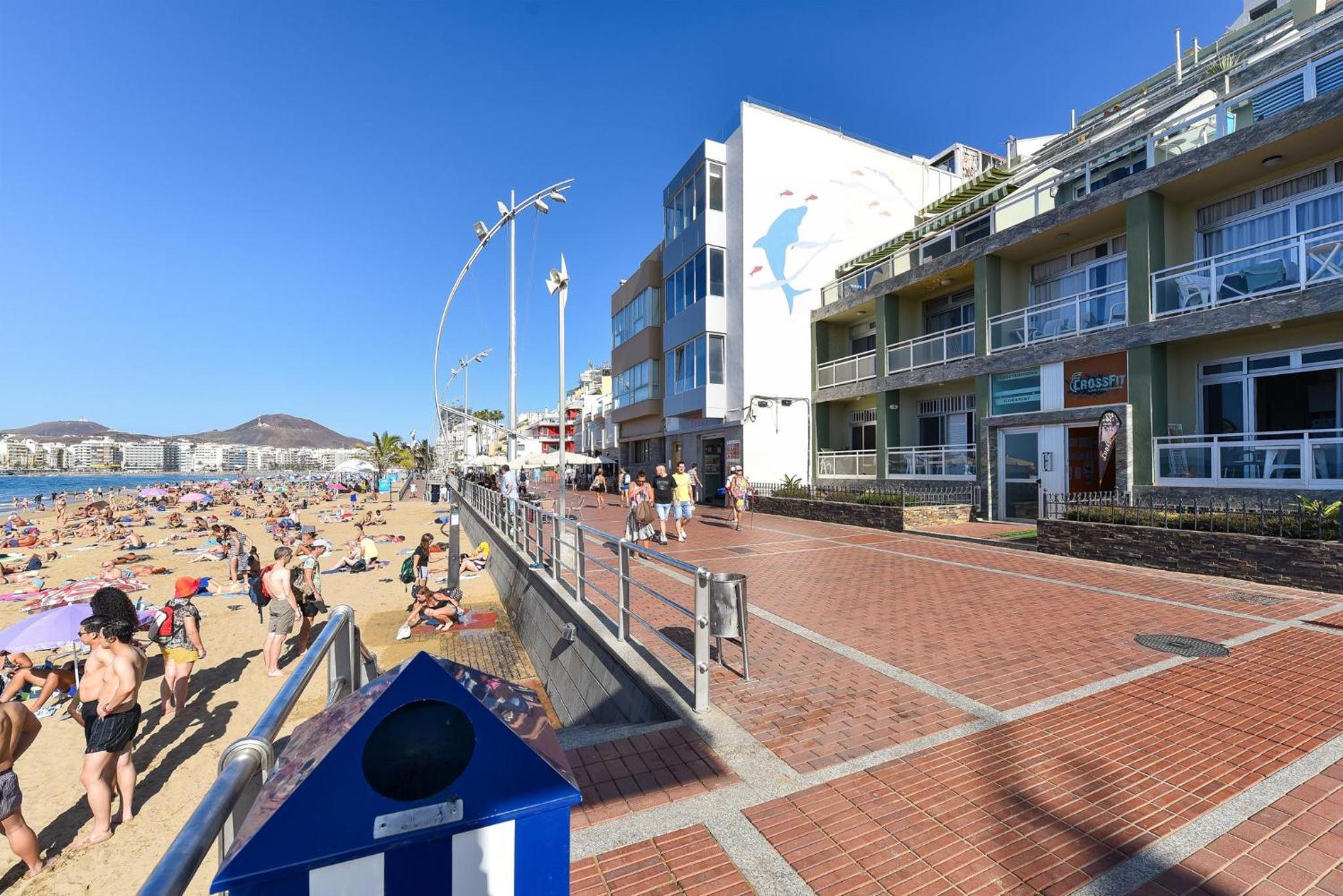 Beachfront Apartment Las Canteras LM52YY by VillaGranCanaria
