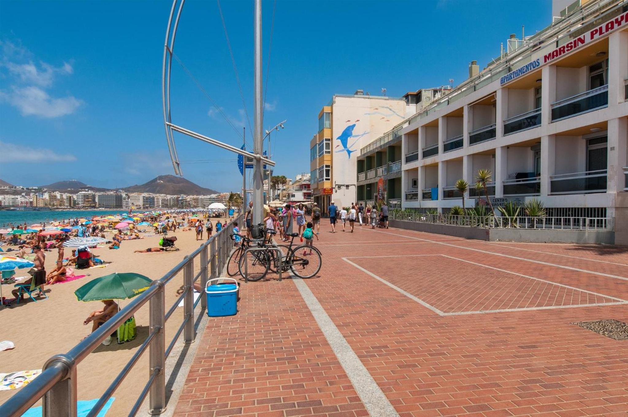 Beachfront Apartment Las Canteras LM52YY by VillaGranCanaria