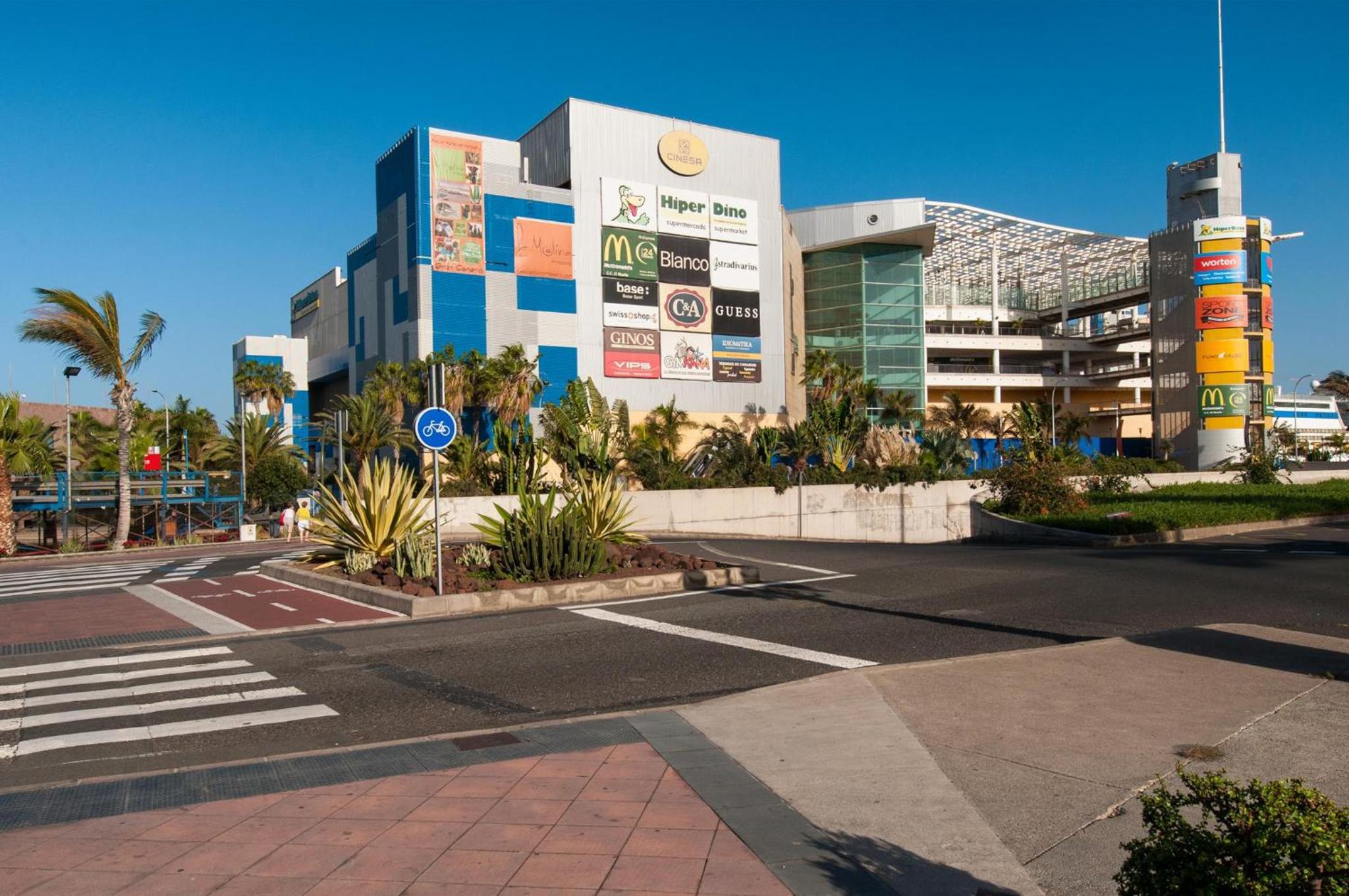 Beachfront Apartment Las Canteras LM52YY by VillaGranCanaria