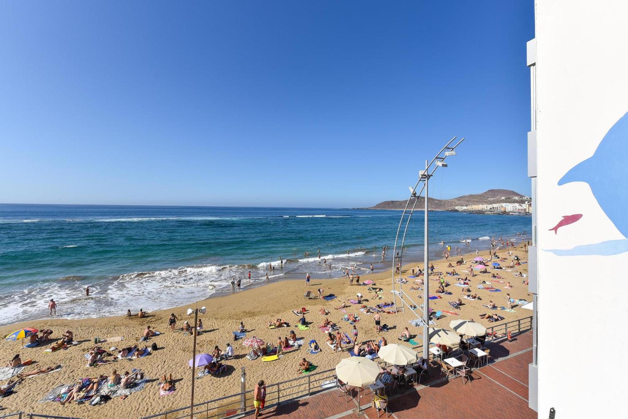 Beachfront Apartment Las Canteras LM52YY by VillaGranCanaria
