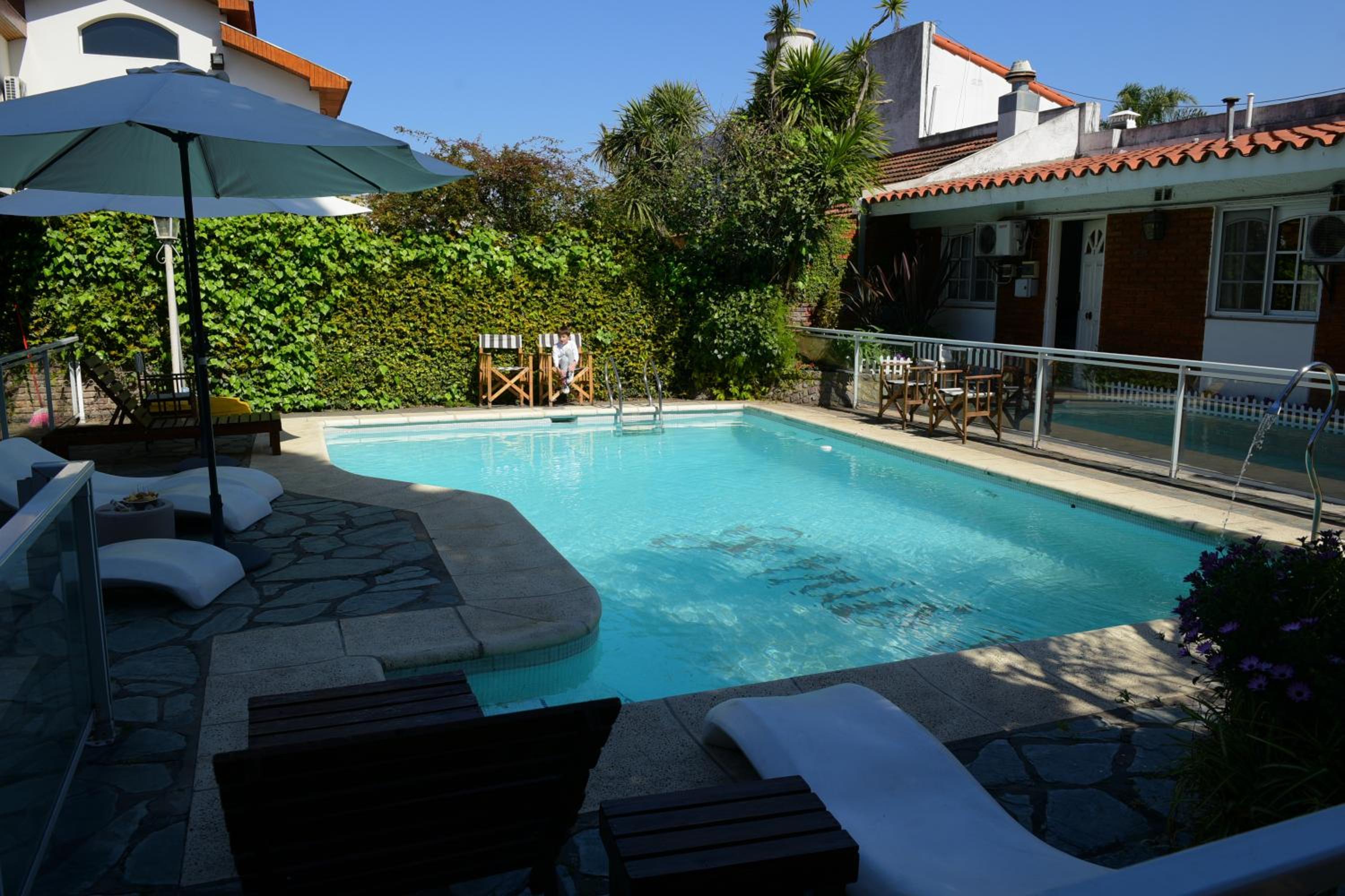 Bernie's Bed & Breakfast , A 3 KILOMETROS DEL AEROP EZEIZA, VAN ,IN-OUT, FREE EZEIZA AIRPORT