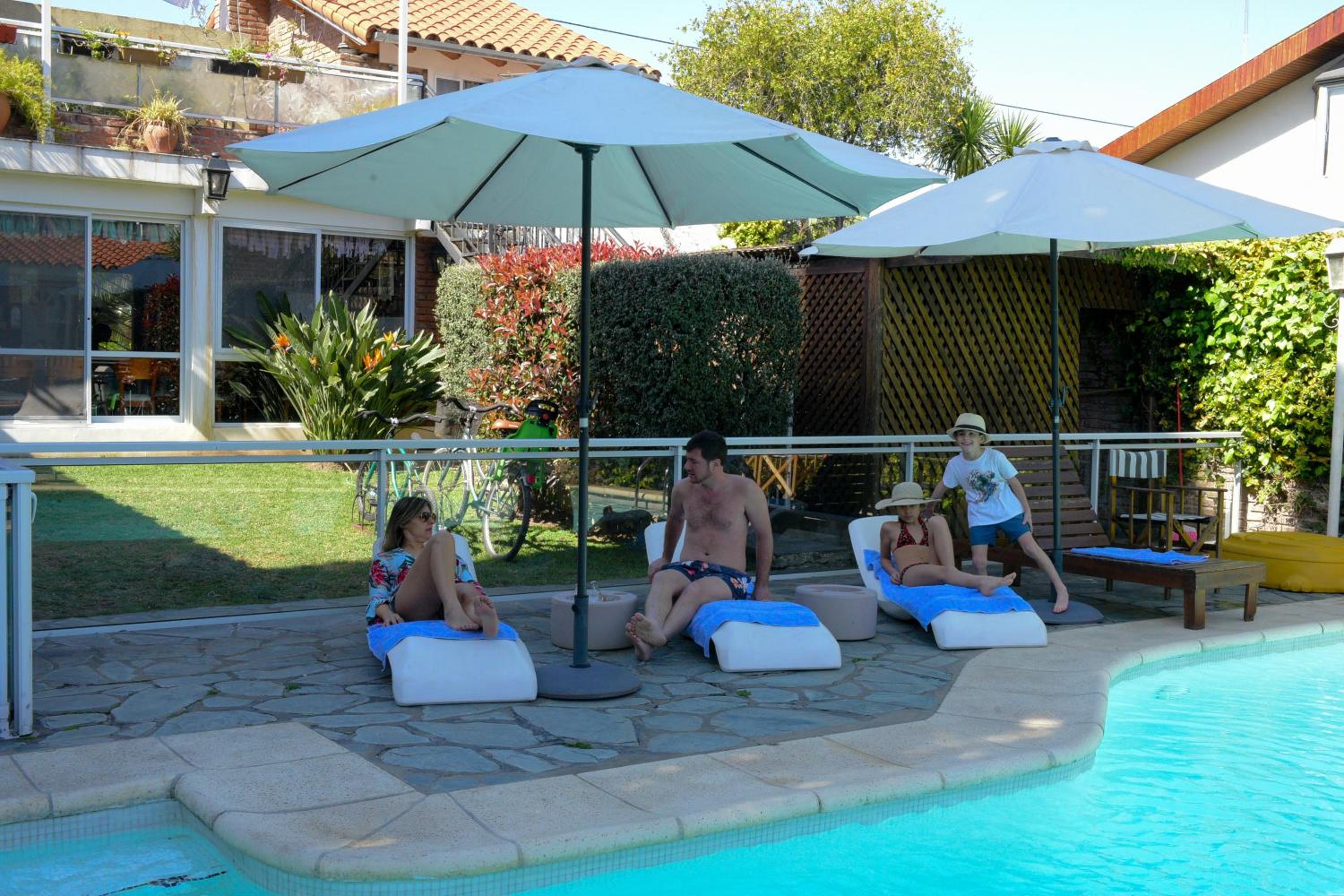 Bernie's Bed & Breakfast , A 3 KILOMETROS DEL AEROP EZEIZA, VAN ,IN-OUT, FREE EZEIZA AIRPORT