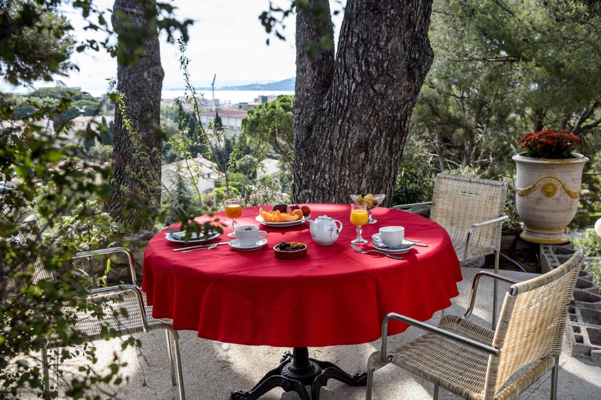 outdoor BBQ area