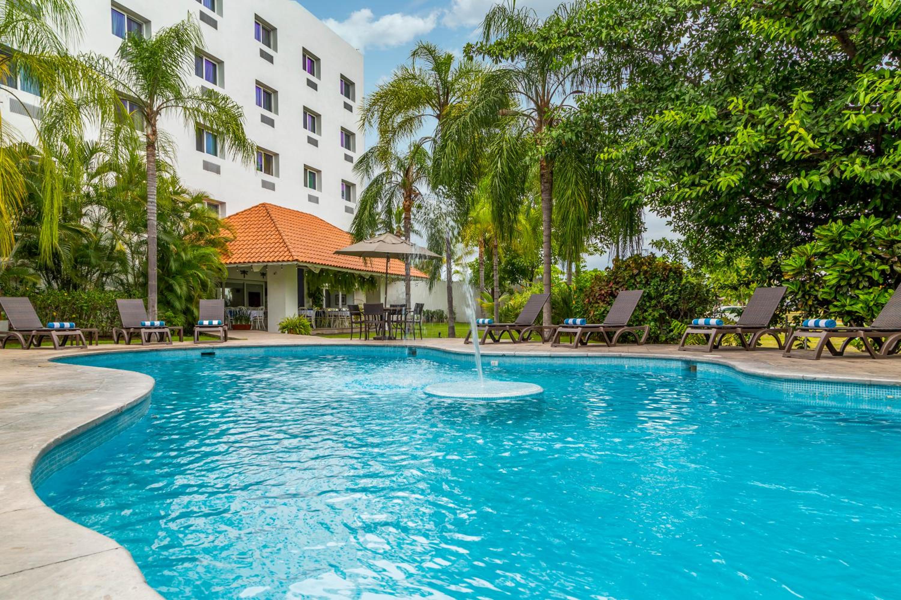 Comfort Inn Puerto Vallarta Golfside & Marina