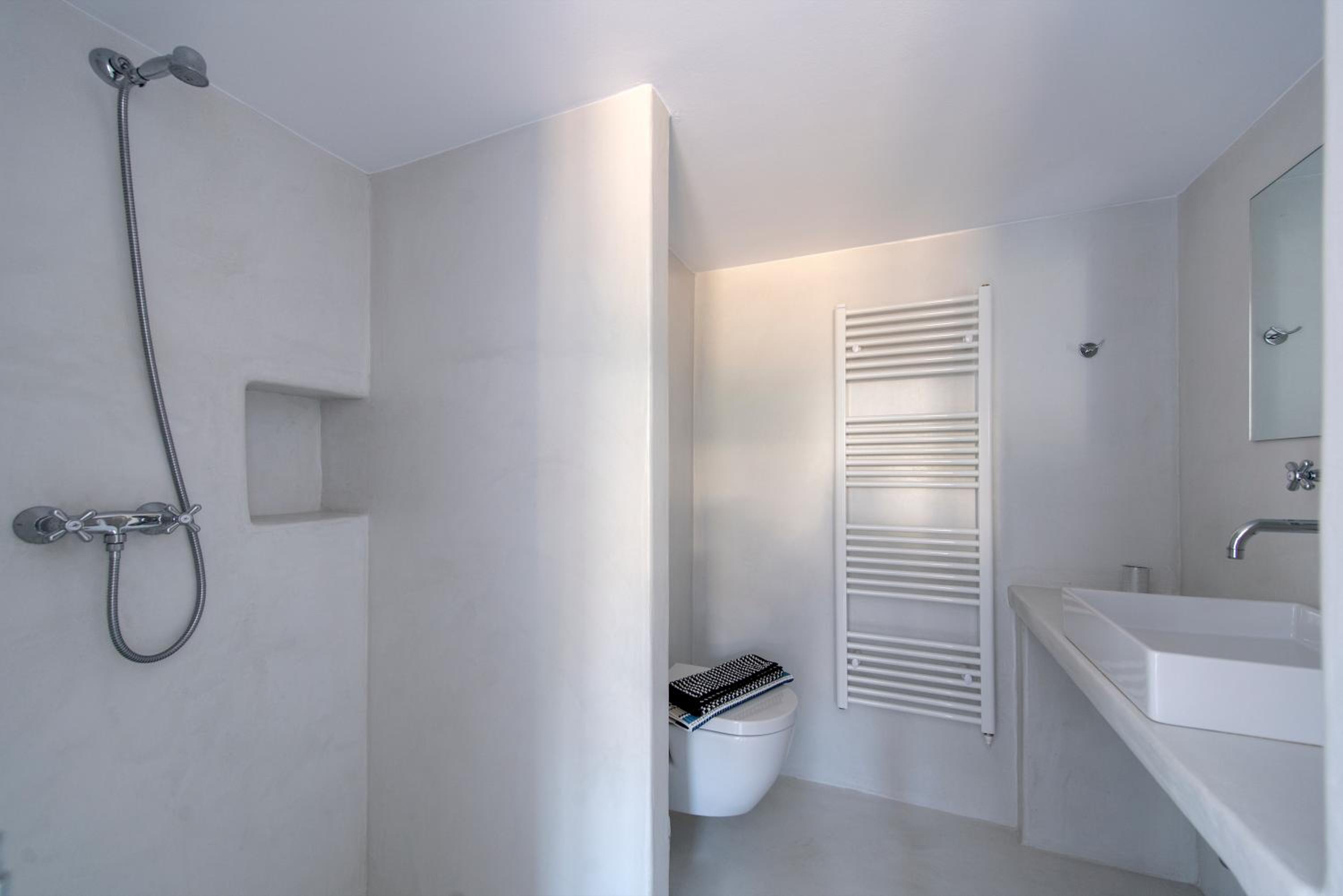 Parikia's Crossroad 3 Bedroom House