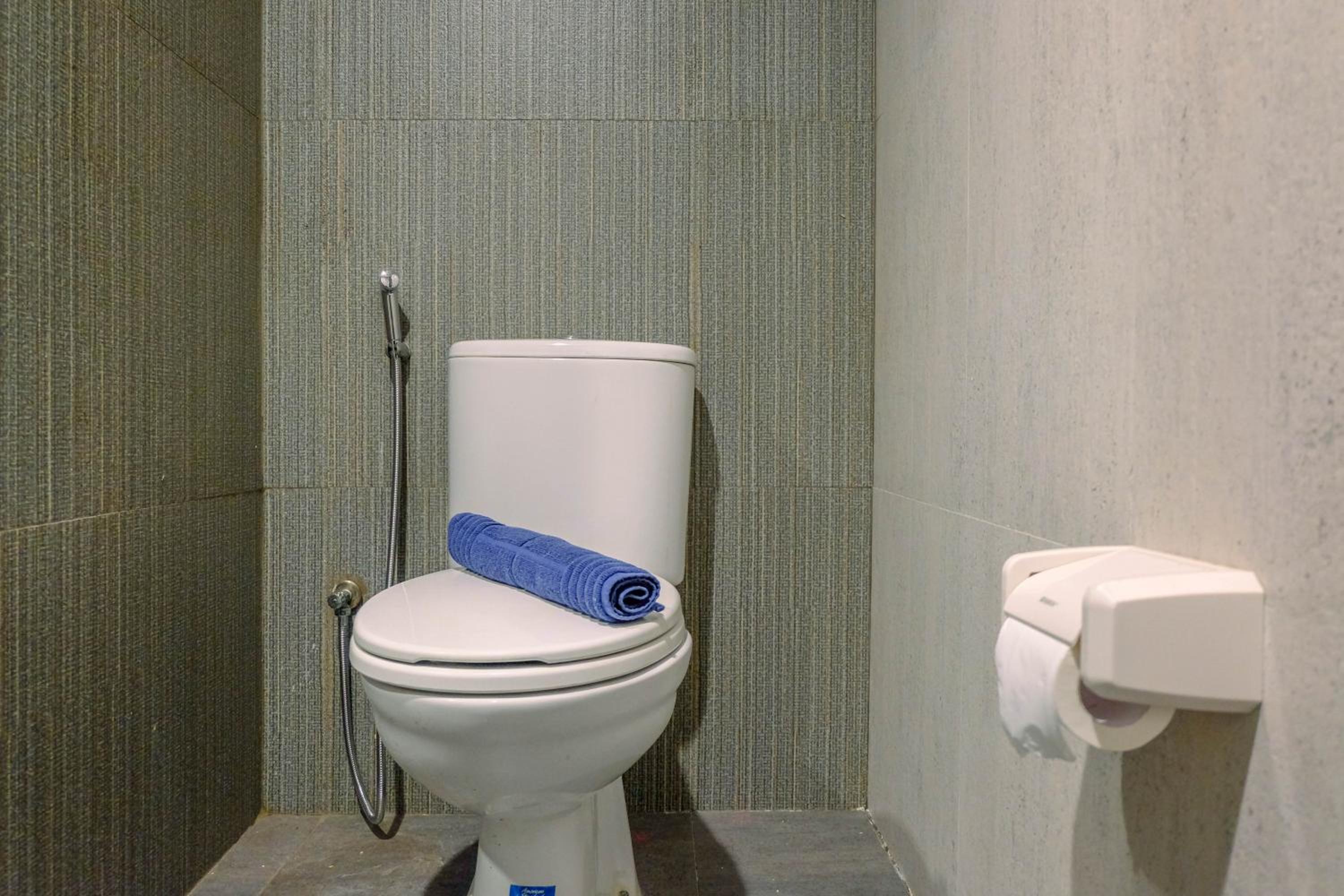Minimalist Style Studio Apartment at Tamansari Semanggi By Travelio view 5