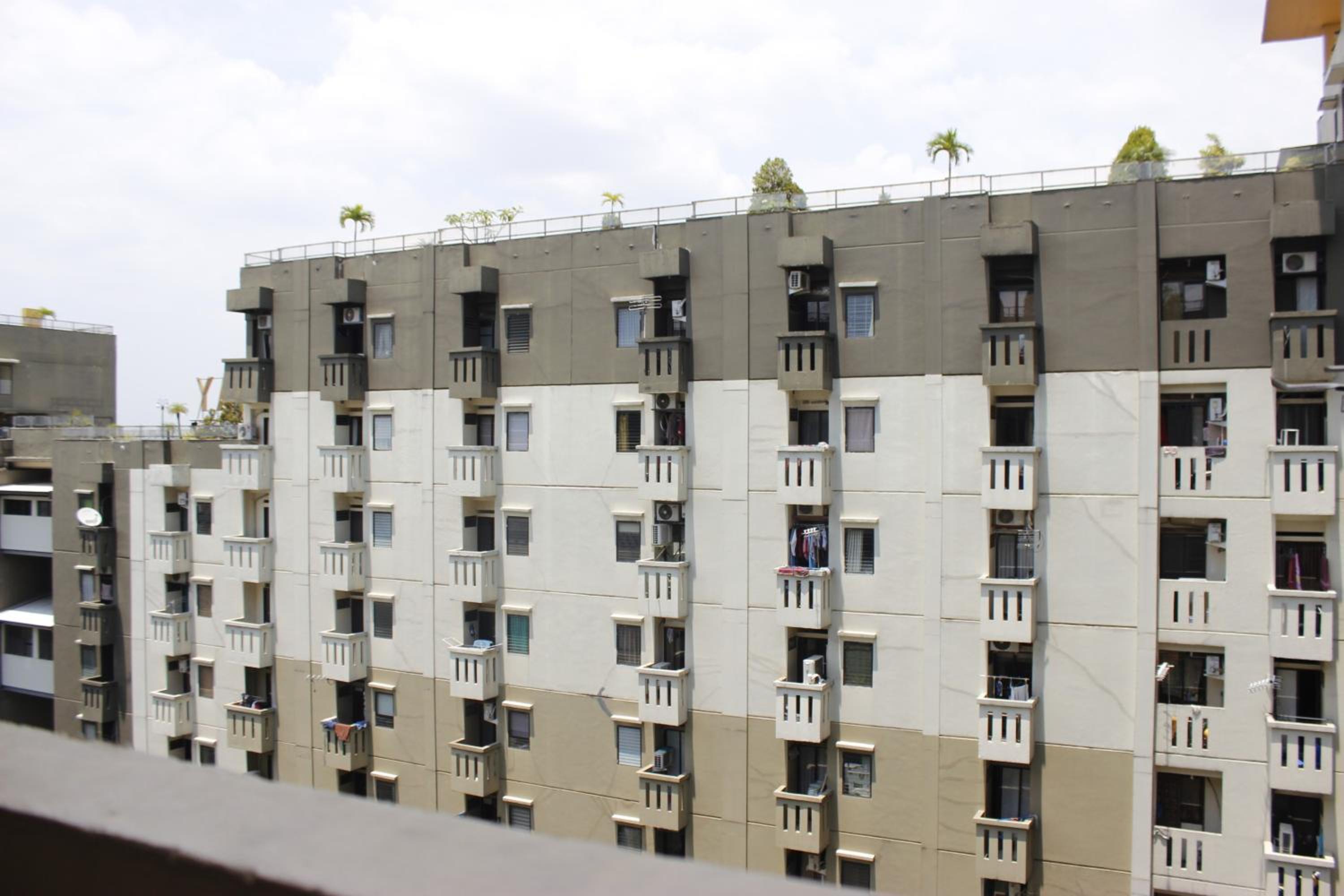 Minimalist Studio Gateway Apartement Ahmad Yani Cicadas By Travelio