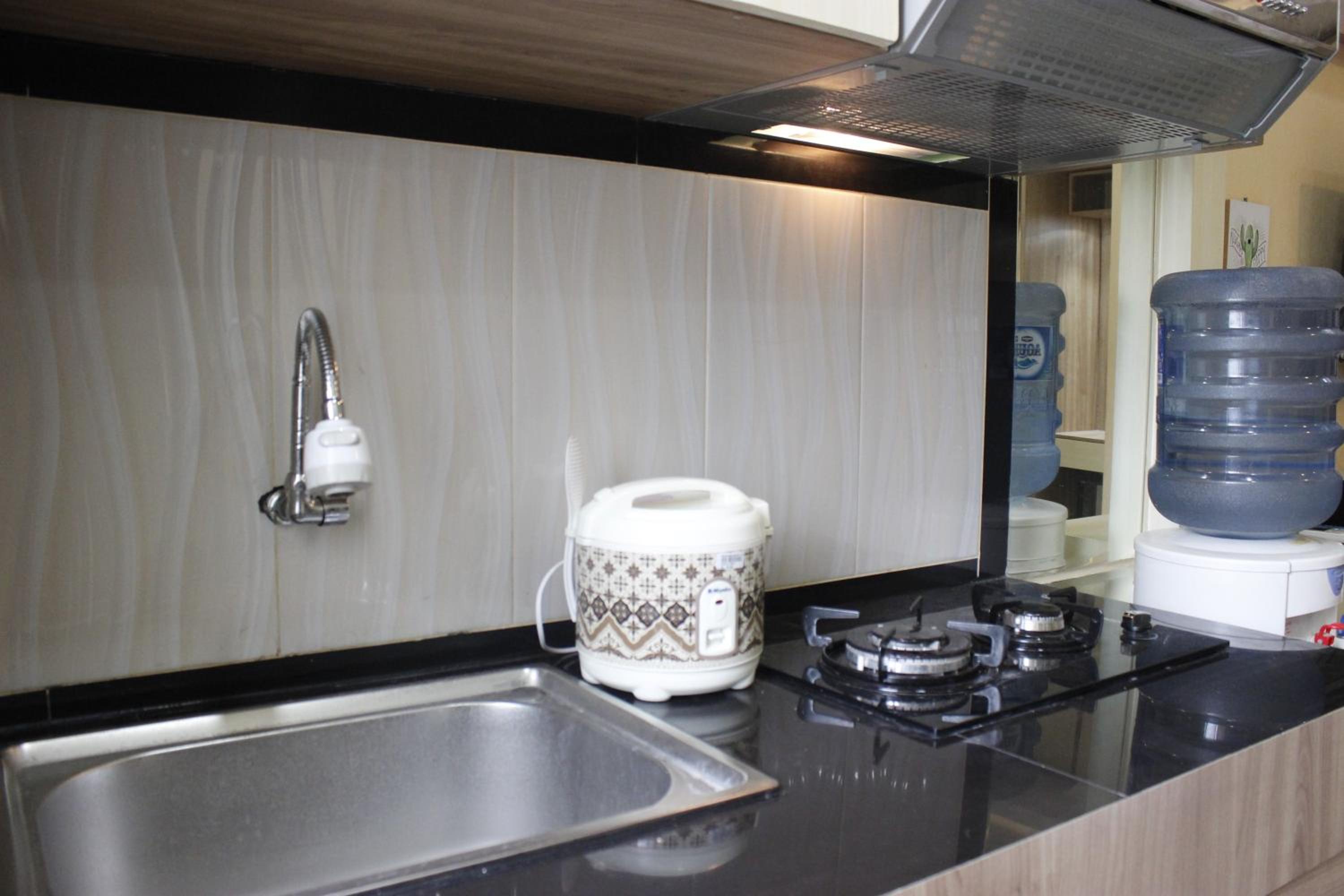 Minimalist Studio Gateway Apartement Ahmad Yani Cicadas By Travelio