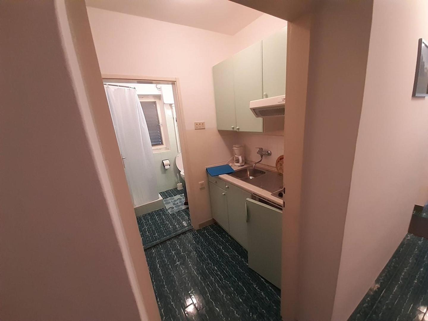 Apartments Ritosa Spadici beach area view 5