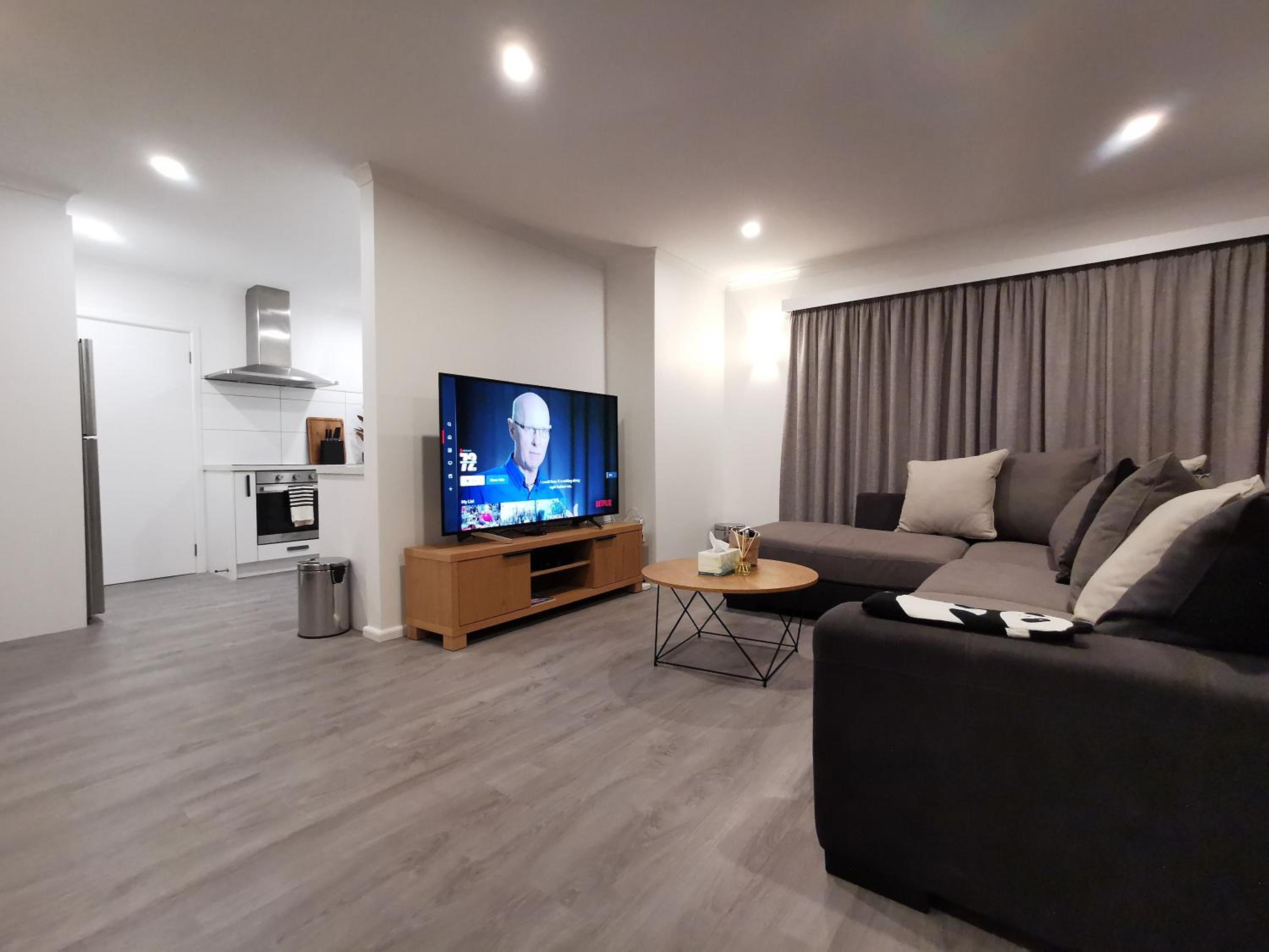 Hello Seaview! 4 BRs House in Central Location! view 4