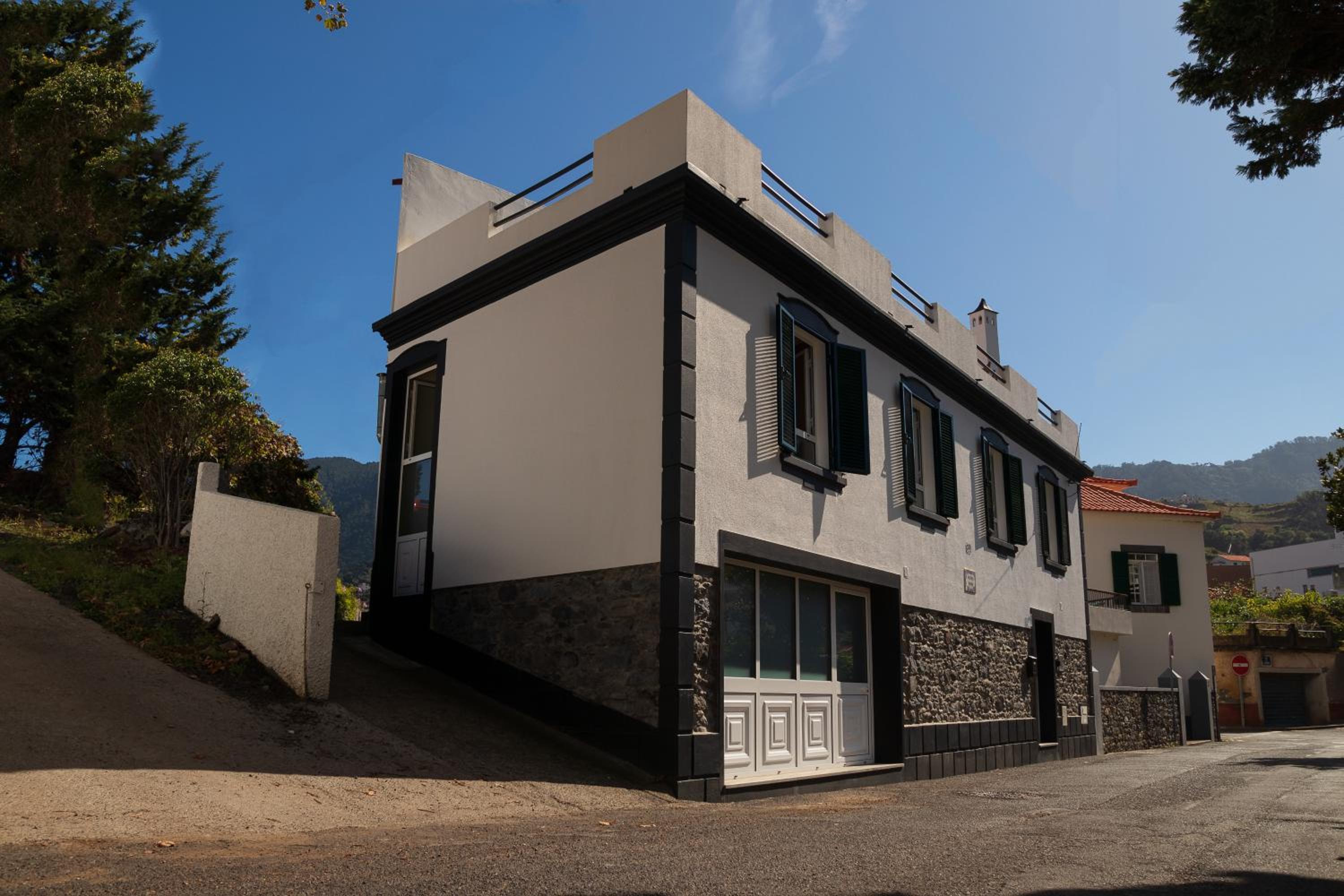 Mateus House - Porto da Cruz Center view 3